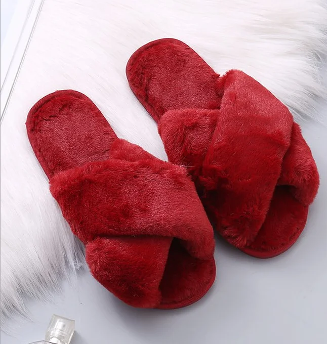 Fashionable Cozy Plush slides thick Home Wholesale clog Indoor Cross Plush Slippers Women Faux Fur Fluffy slippers