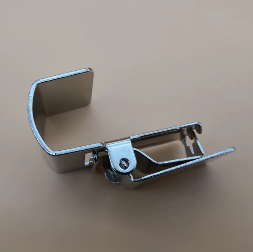 Factory Metal Anti-looping Stamping Hanging Stainless Steel Clamp Carpet Display Rug Clip