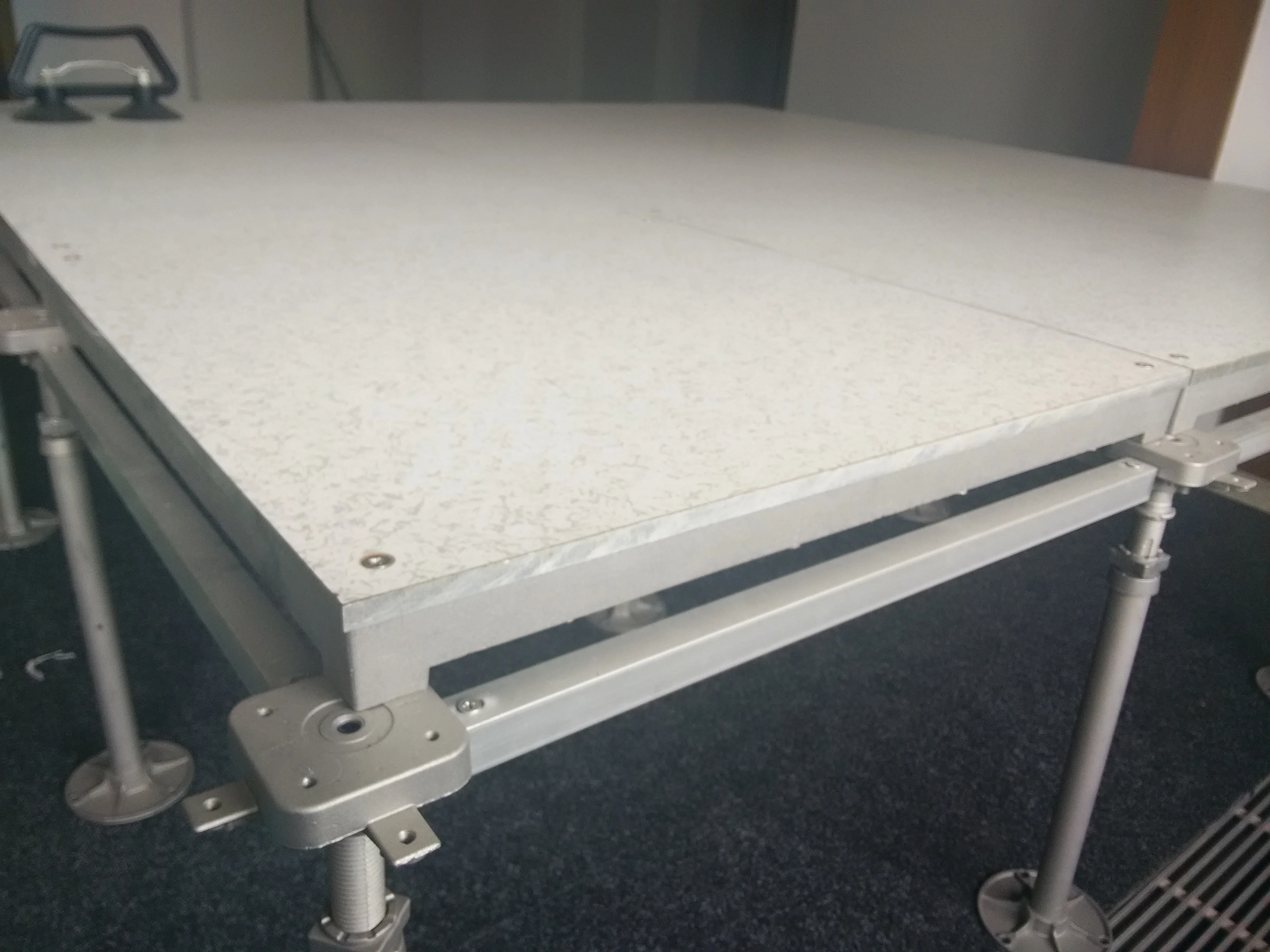 60x60 Aluminum Perforated Panel System with air flow panels clean room data centre  electronics ESD vinyl tiles