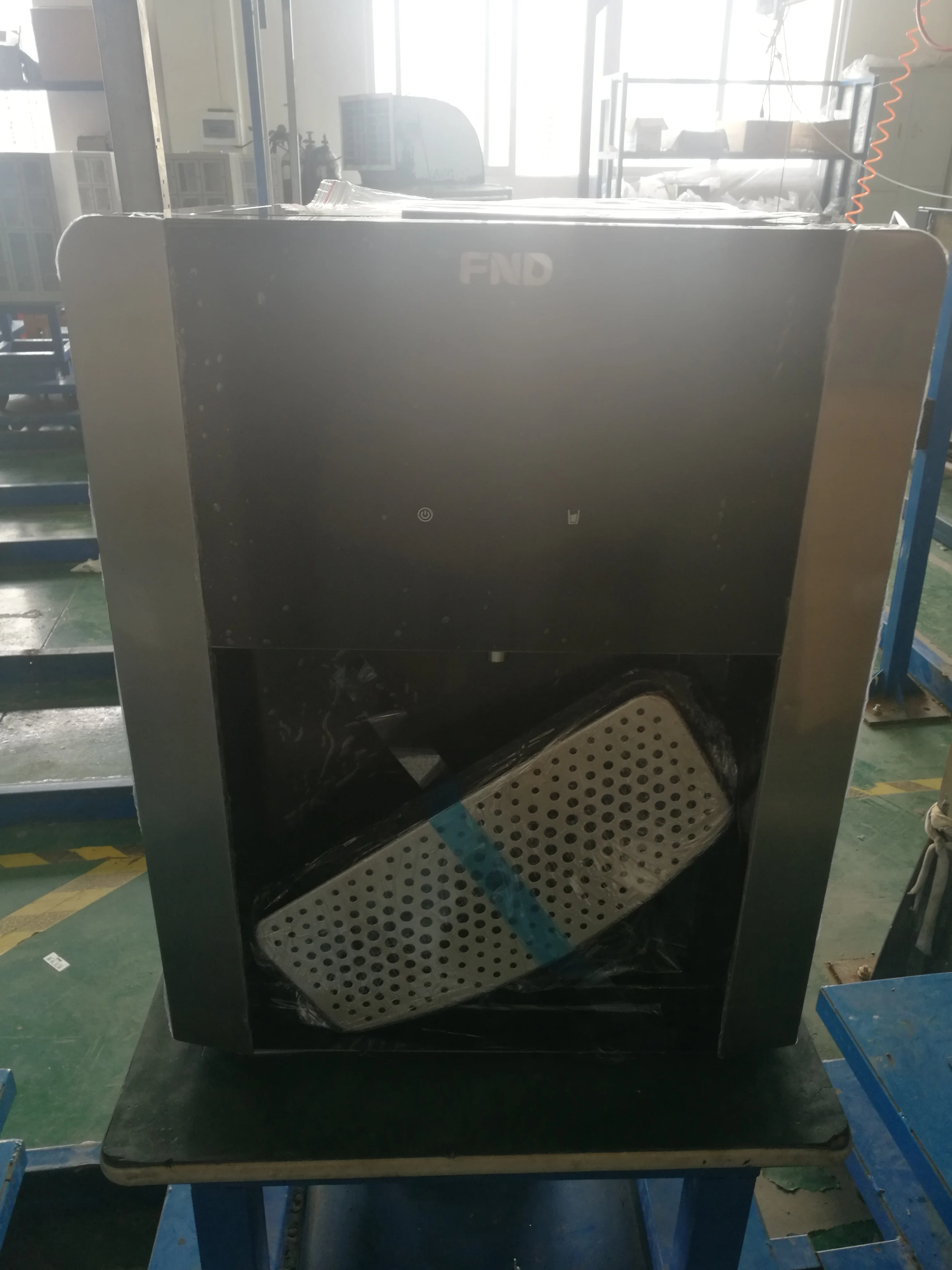 Home office H2O generator pulls drinking water from air 10 liters  per day no plastic bottles waste drinking fresh water ( AWGs)