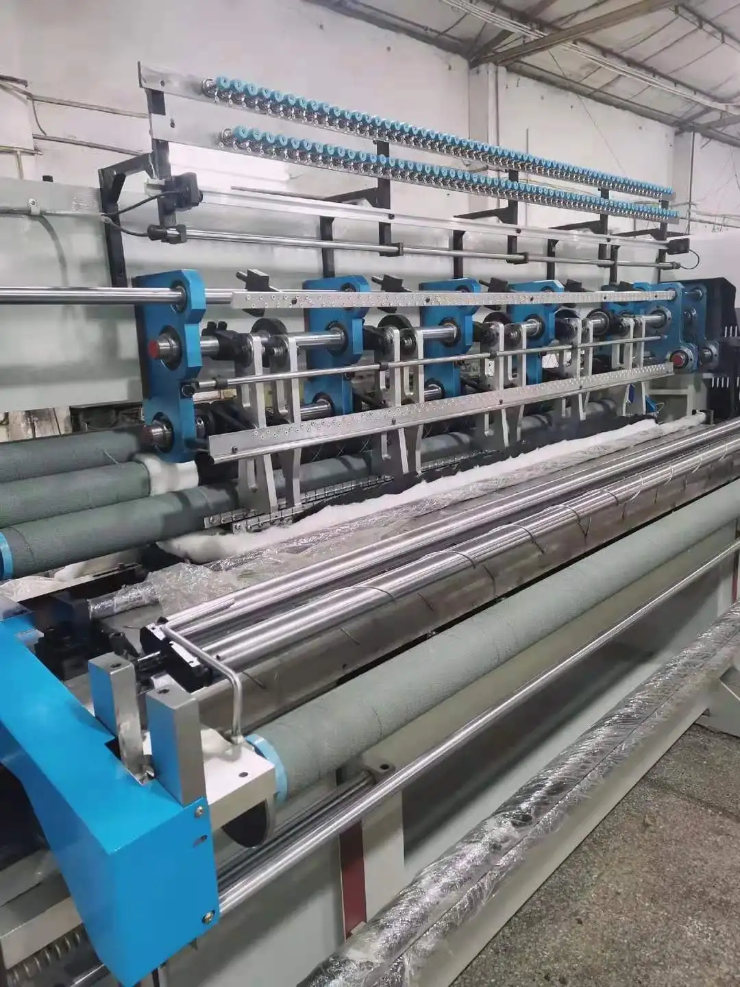 Suitable for single-width flat knitting  woven  fabric raffia  linear quilting embroidery machine for automotive supplies