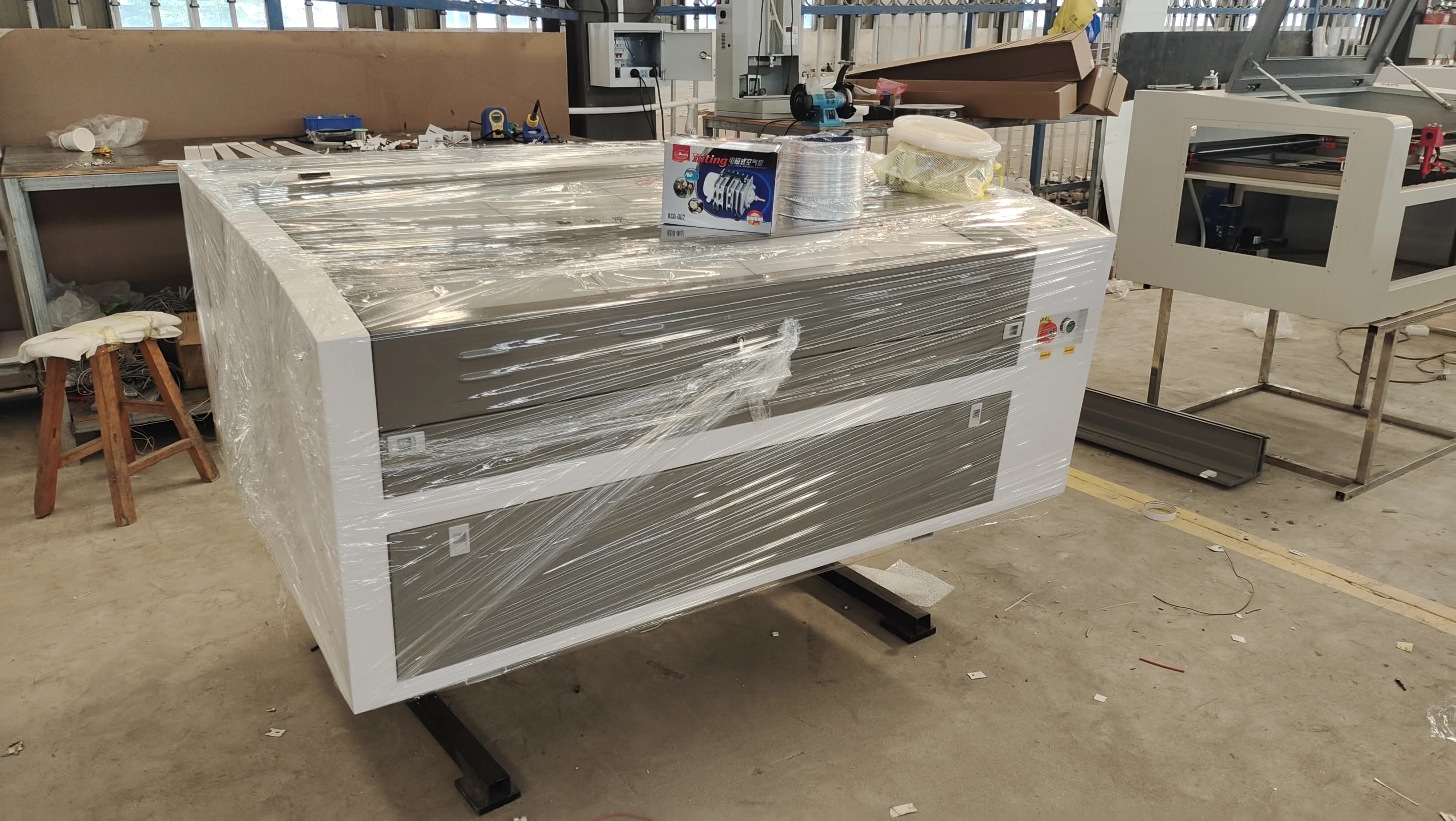 100W laser cutting engraving machine 6090 co2 laser engraver cutter with autofocus system for leather crystal