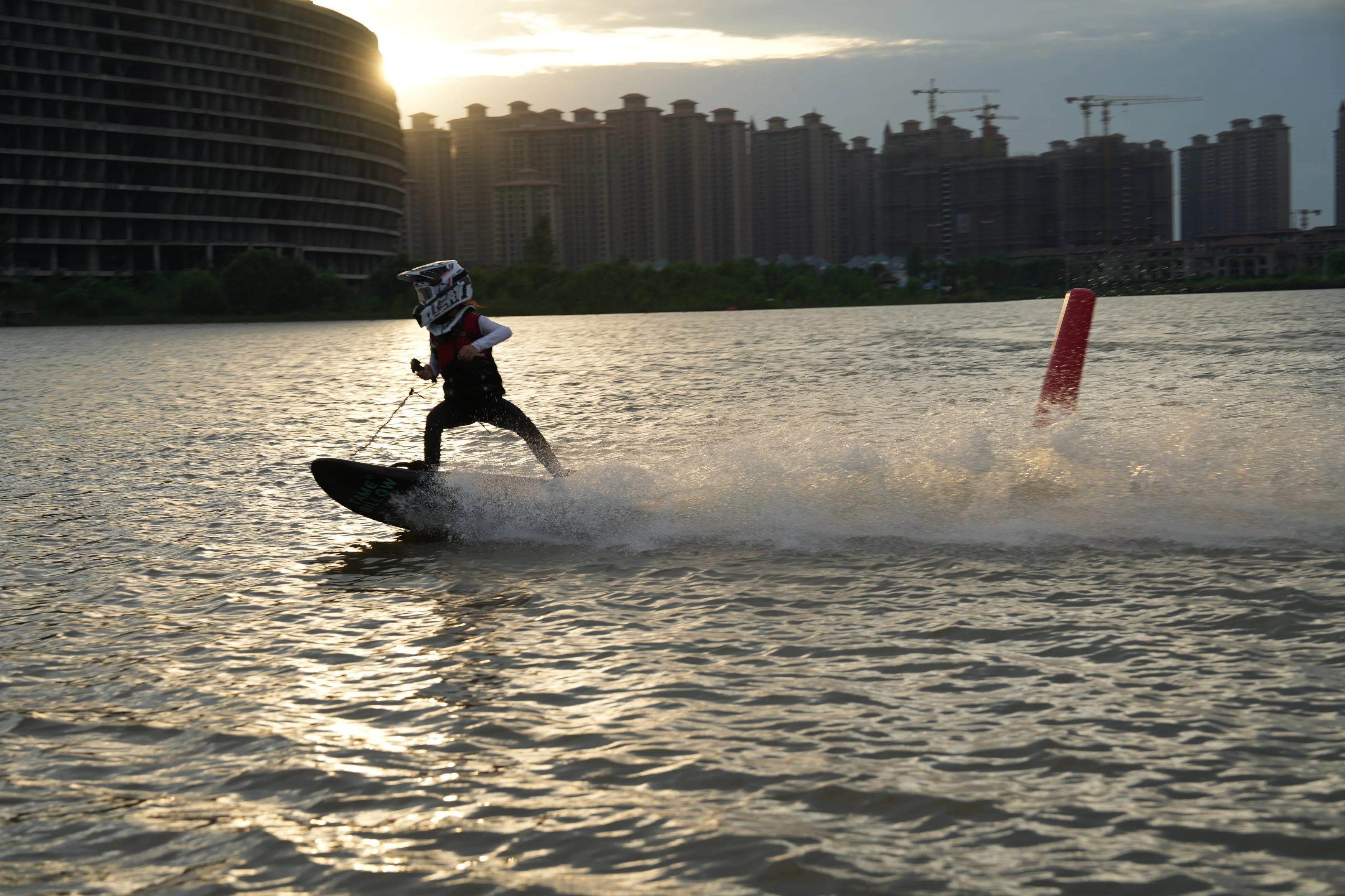 Faster 15KW Electric Jet Board Motorized Surfboard for Vacation Rental Business