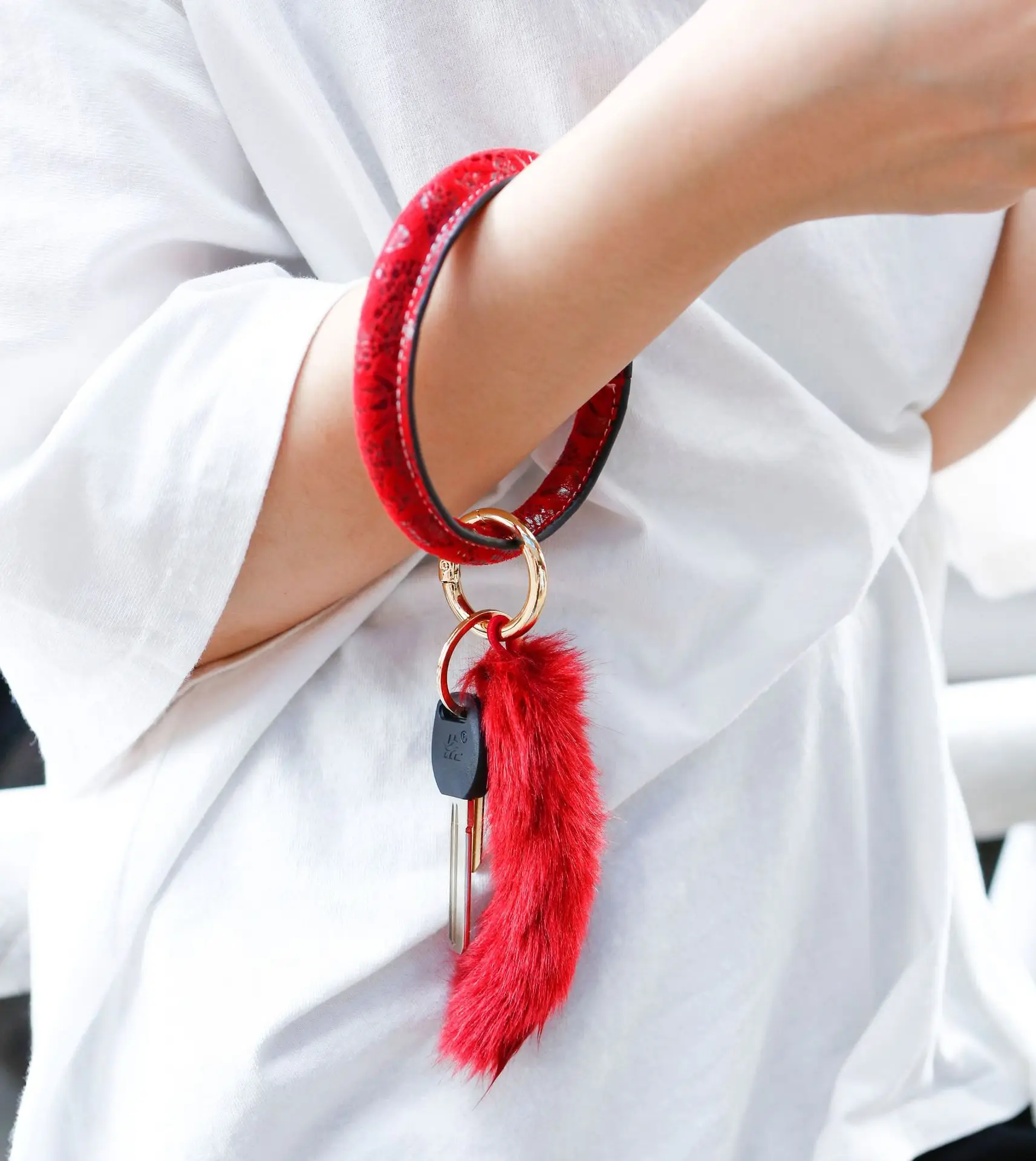 
Original selection of embossed pu leather wrist key ring simulation mink tail pendant European and American bracelet key ring 