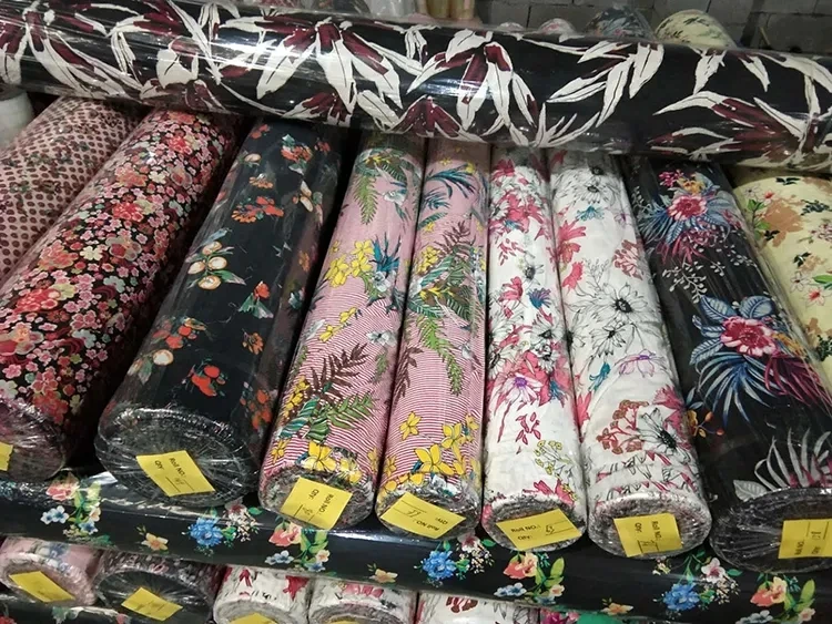 China hot selling ready stocks lot rayon woven printed fabric floral printed 100% viscose printing with cheap price