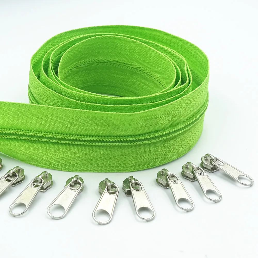 Manufacturer wholesale cheap price high quality 5# durable custom length and logo jacket long chian Auto lock nylon zipper