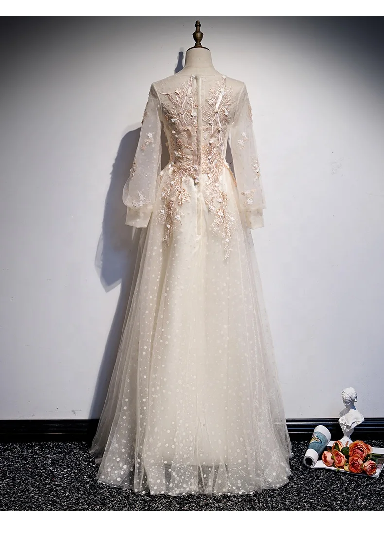 Кружевное платье-макси цвета слоновой кости с длинными рукавами и круглым вырезом