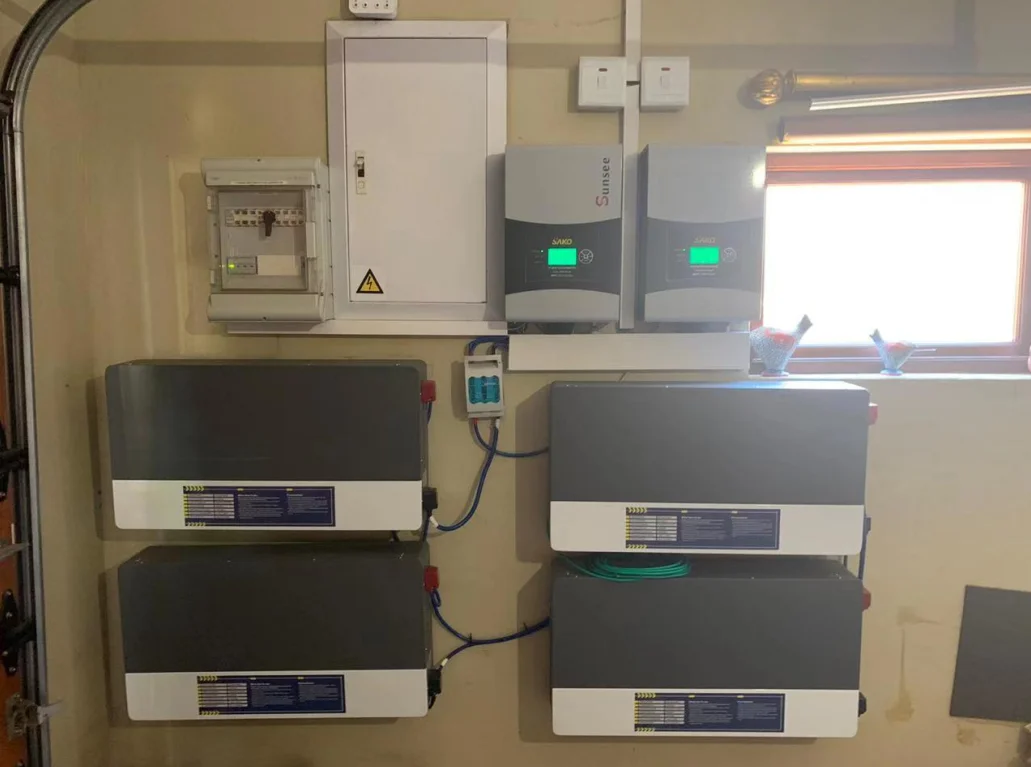 Pure Sine Wave Off Grid System 3KVA/2.4KW/24V With 60A MPPT Hybrid Solar Inverter