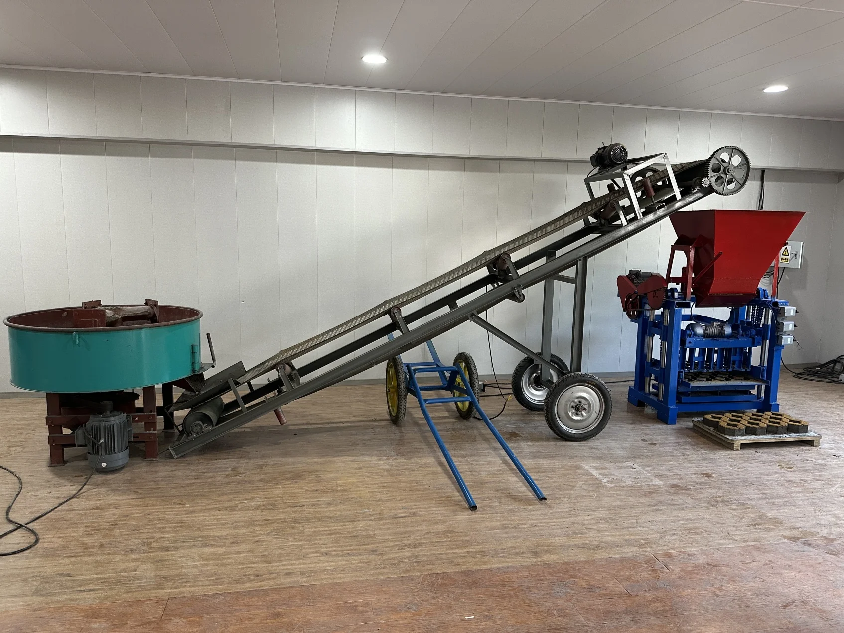 Лидер продаж 4-35 бункер неработающий кирпичный станок который может быть сформирован путем смешивания воды песка и сланца