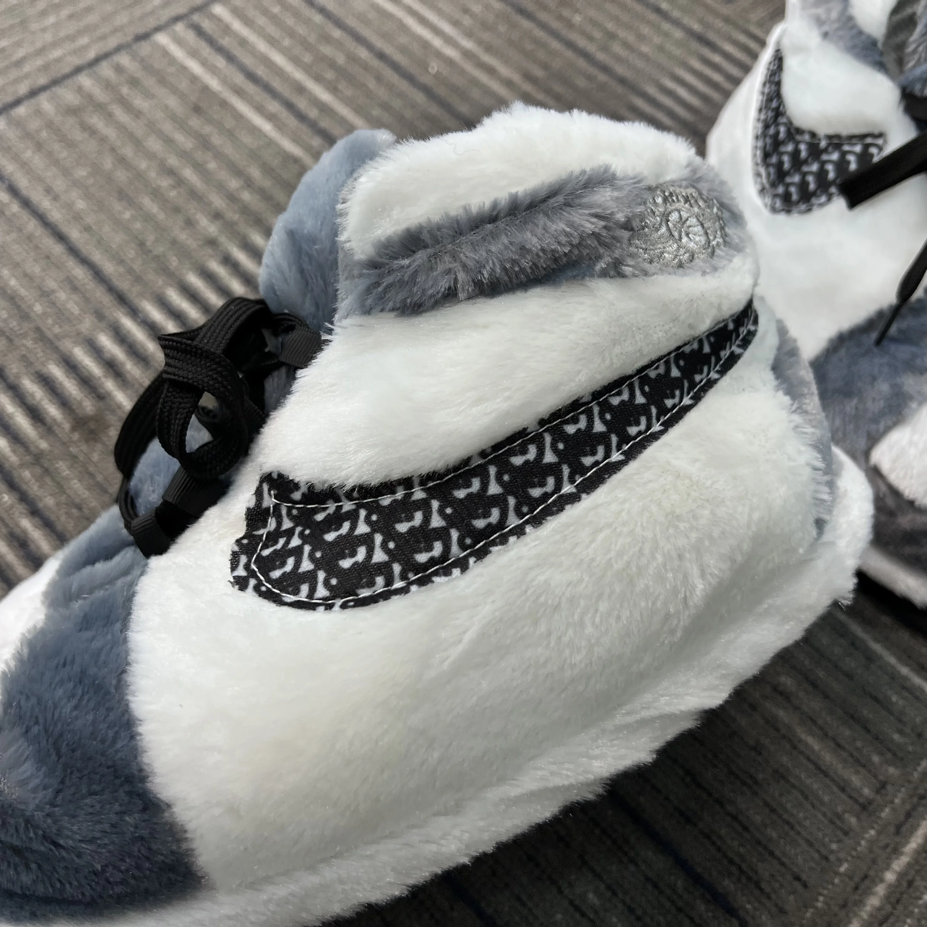 New design 2023 Fashion furry  shoes plush neutral sneakers Warm slippers