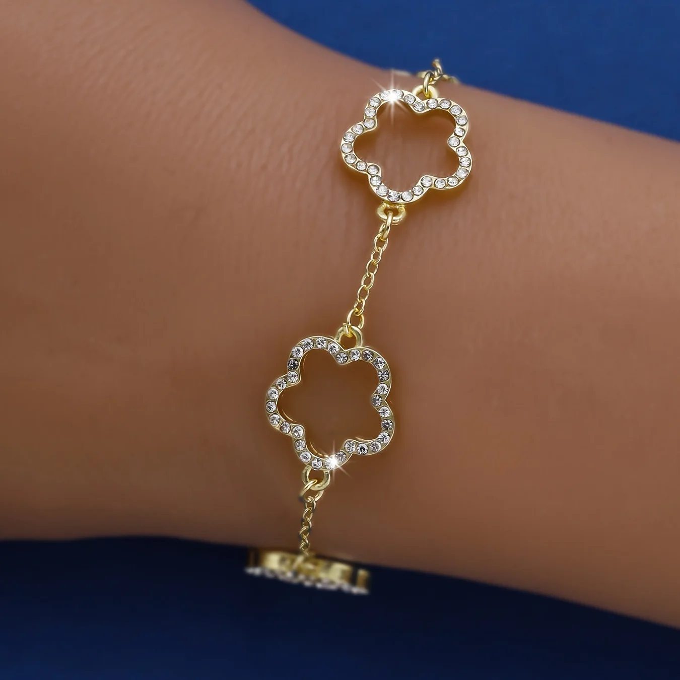 Brass Five Leaf Clover Bracelet With Diamonds Hollow Out Bracelet Trendy Cute Lucky Jewelry  For Women For Gifts AM2360002