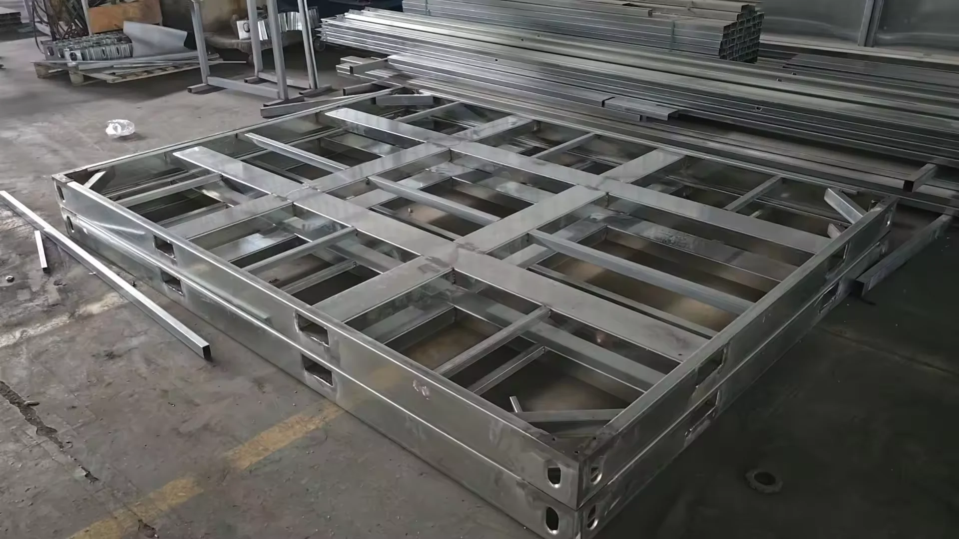 Mobile Foldable Tractor Motorcycle Car Garage Room, Automatic Roller Shutter Door Warehouse, Living Storage Box Container House