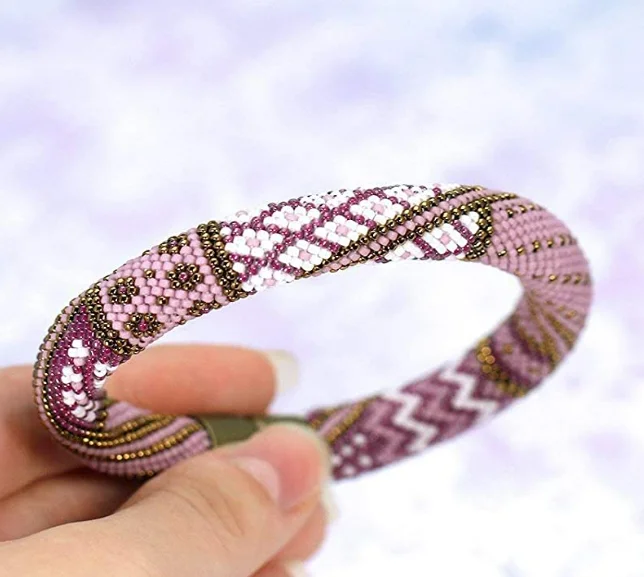 2023 Hot Sale Customizable Pink White Seed Bead Crocheted Bracelet Handmade Jewelry Bead Crochet Rope Gift For Women