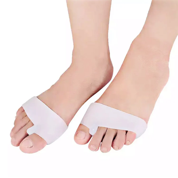 A padded insole in which the gel of sleeve compresses separated toes Forefoot cushion Toe