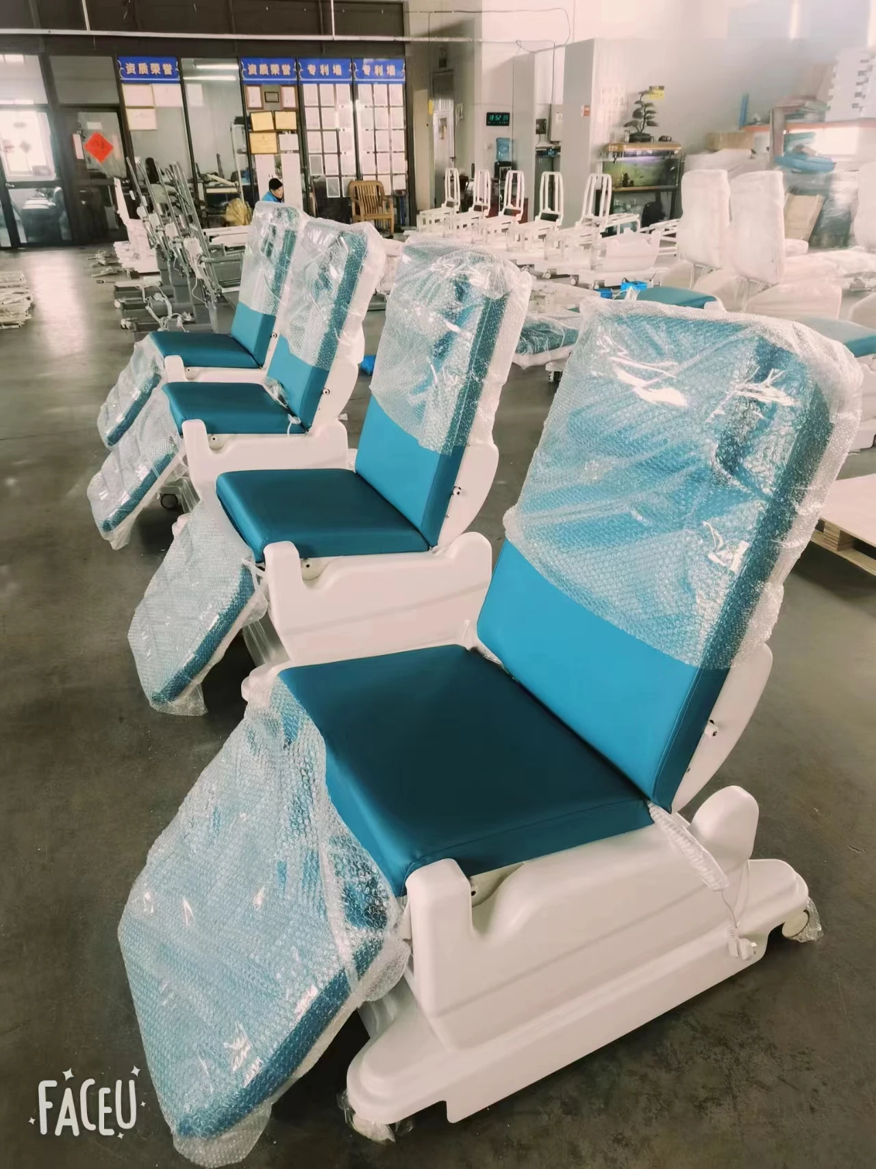FLOWER MEDICAL Blood Donation Medical Chair Treatment Electric Recliner Hemodialysis Dialysis Chair manufacturer