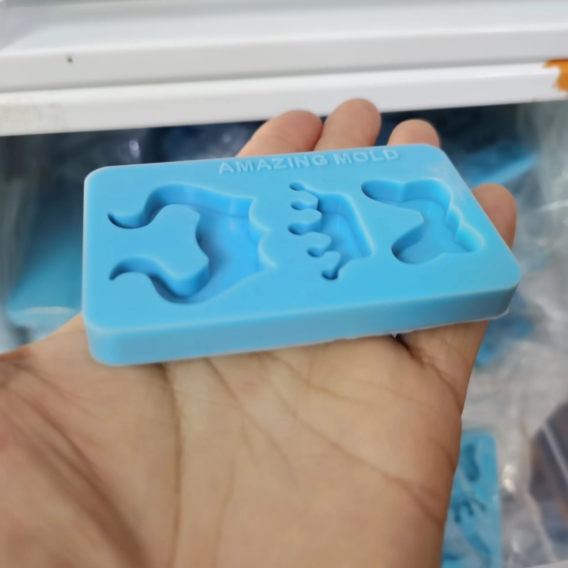 
New hot sale weed grinder silicone mold Maleficent horns bow crown staraw topper add on silicone grinder mold 