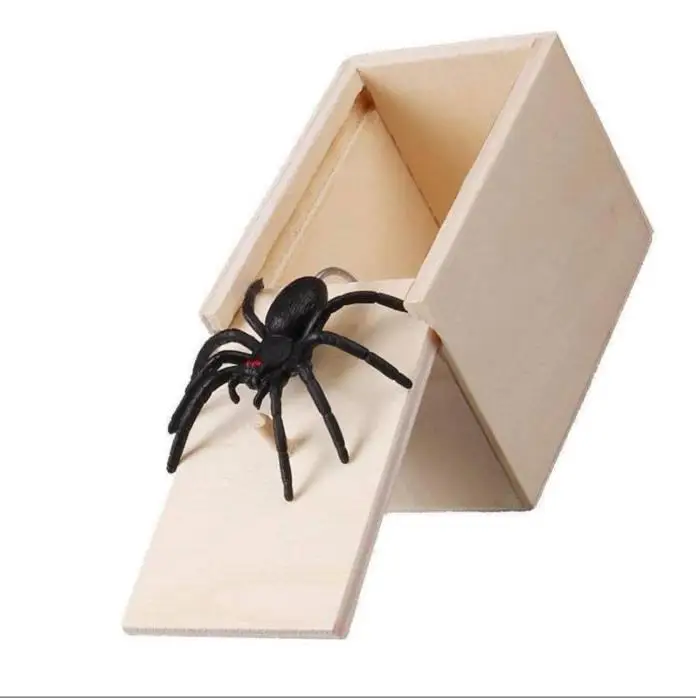 Tricky toys Funny wooden prank simulation spider scare box hidden in case play trick joke toys