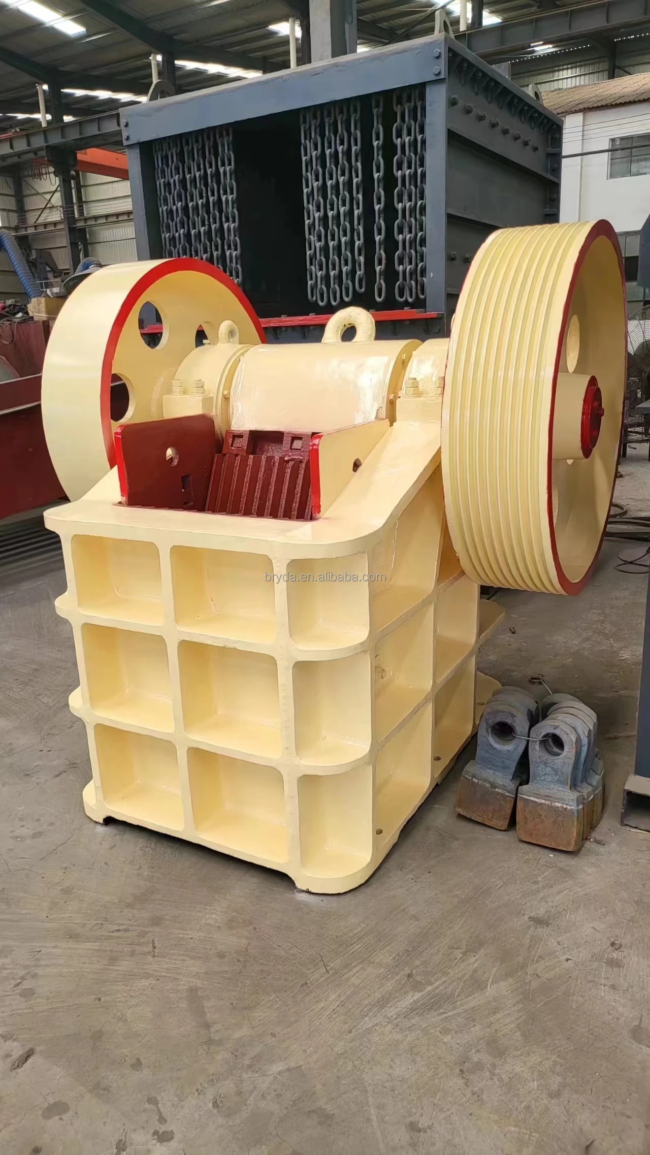 Jaw crusher with high crushing efficiency