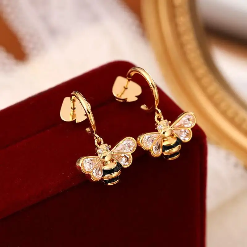 High Version Peach Heart Ear Blocker S925 Silver Little Bee New Earnail Commuter Super Flash Zircon Earrings Premium