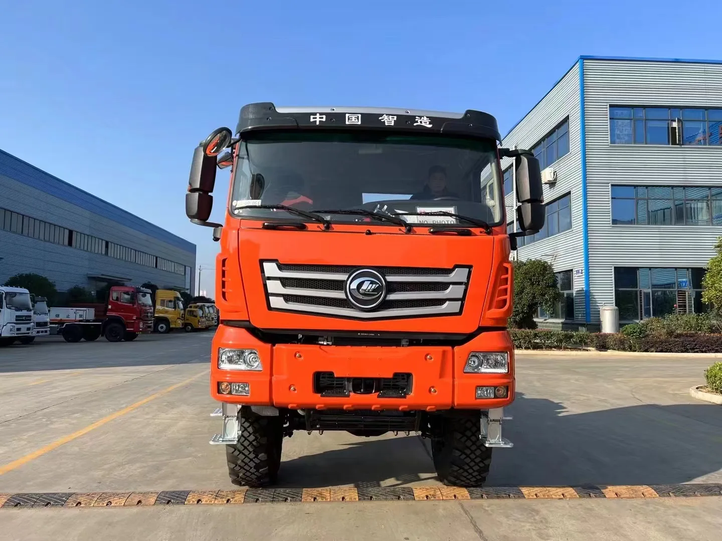 factory supply 6WD 6*6 tractor truck Right hand drive 40ton Weichai Engine 460hp Diesel Euro2 3 5 Air conditioner Sleeper bed
