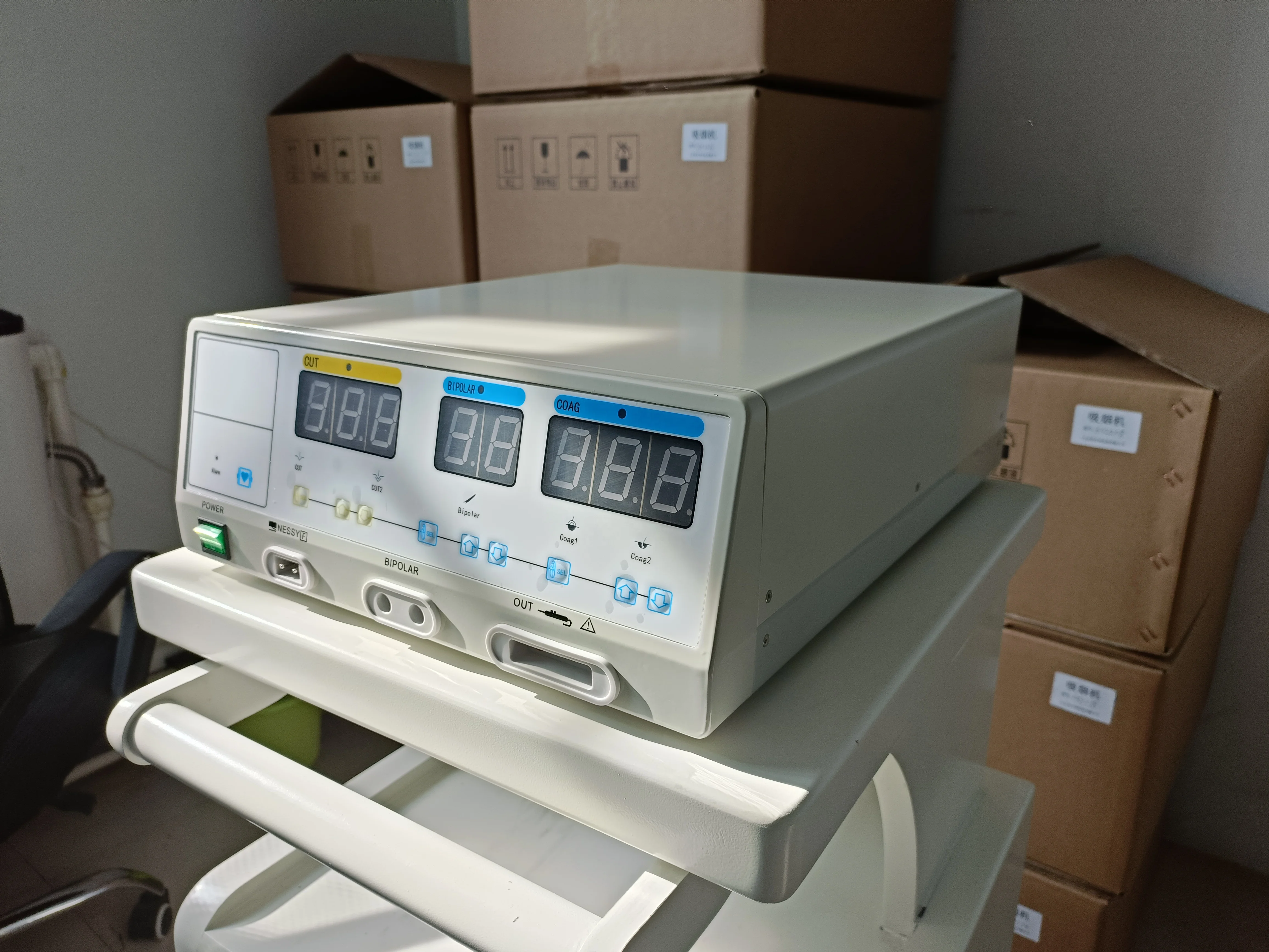 2023 High performance Electrosurgical unit  diathermy machine  with 5 output  400W