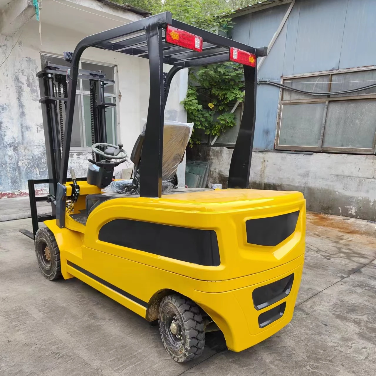 Hightop 2.5 ton mini electric forklifts trucks loader price battery forklift electric with side lift and adjusting fork