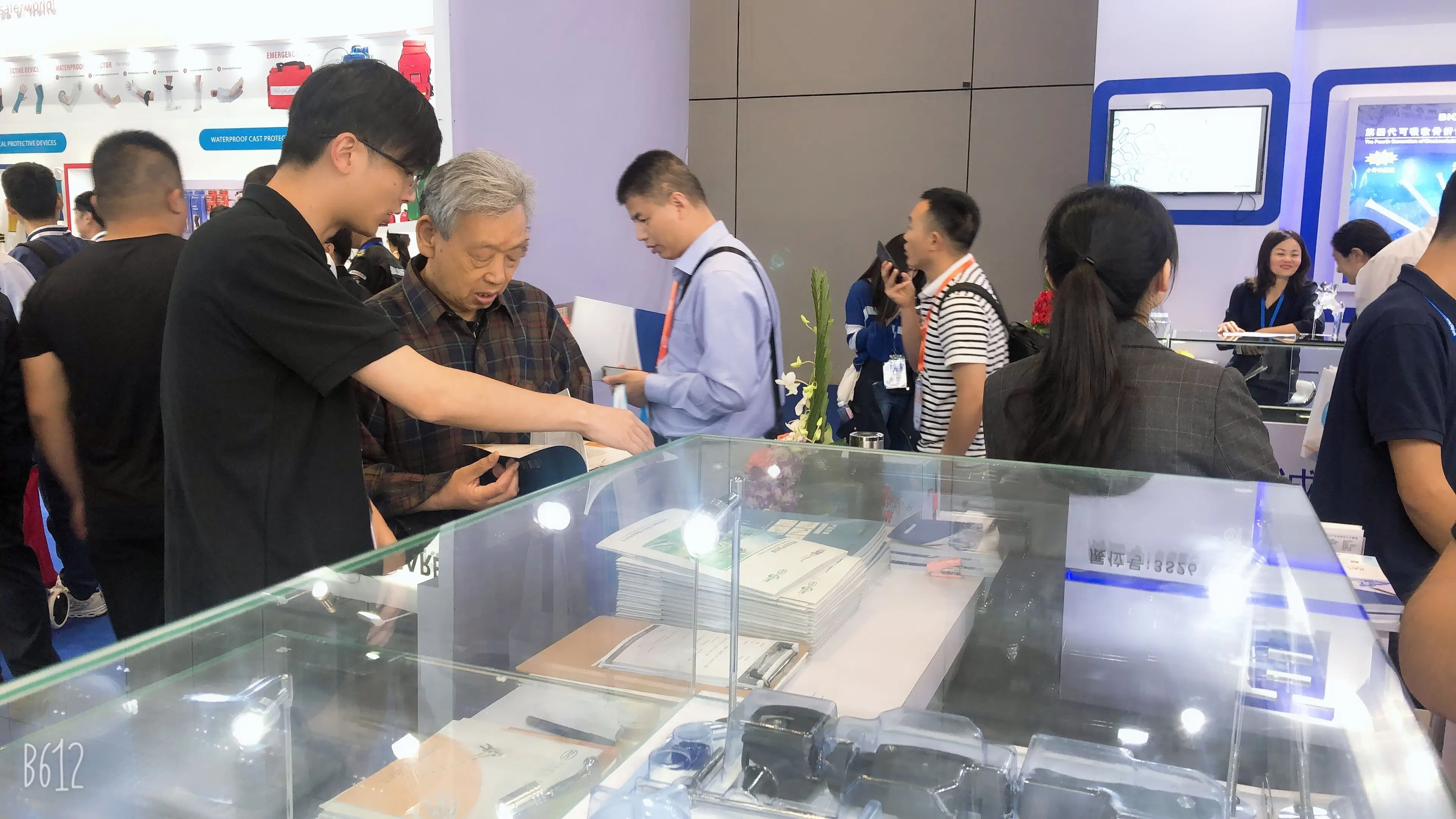 ZMD High Quality Titanium Maxillofacial System Arc Plate 1.0mm Thickness Locking Plate