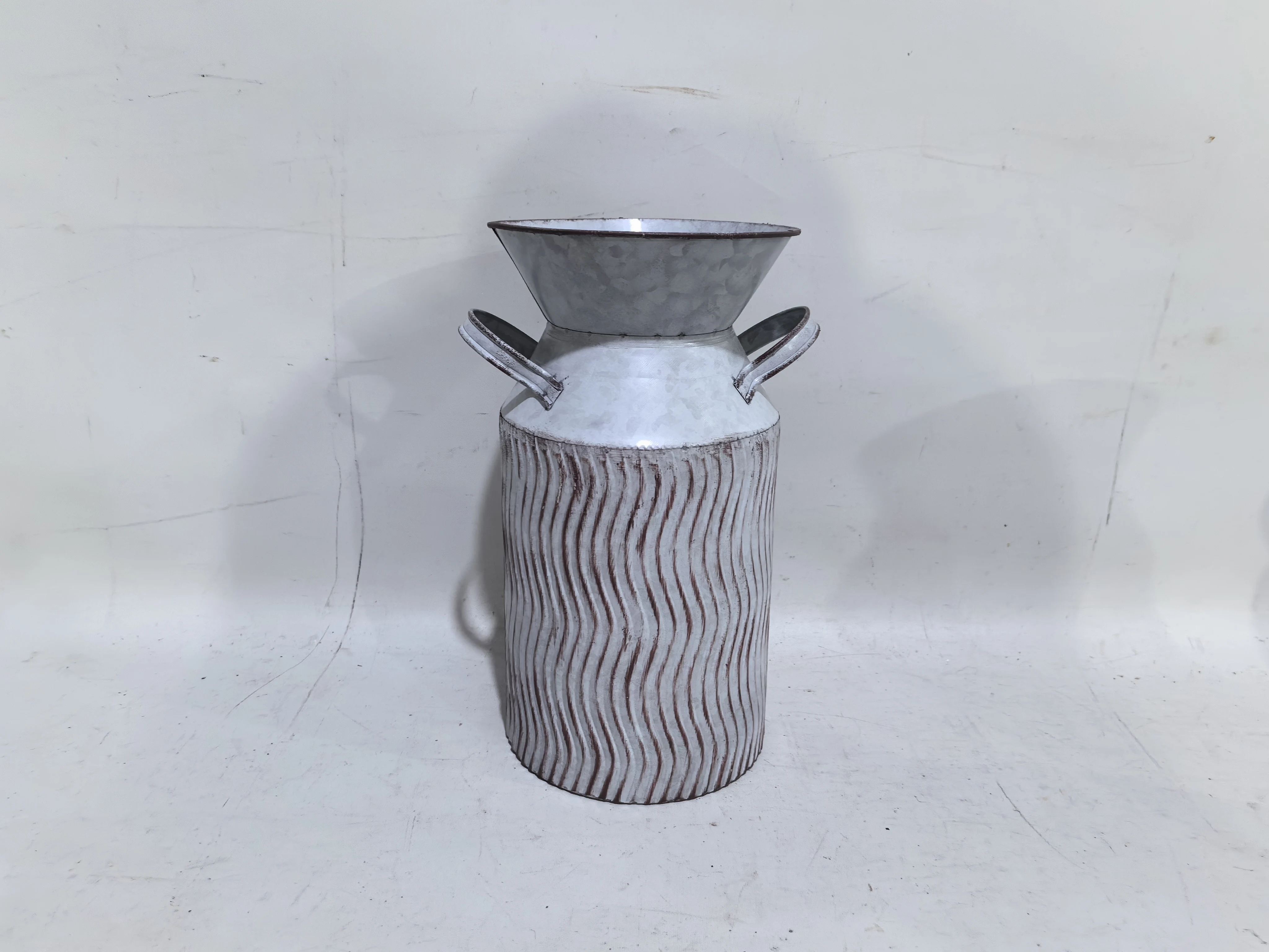 Metal Decorative Flower Vases Farmhouse Country Bucket Vase Rustic Vintage Milk Can Jug Galvanized Tin Planter Pot for Flow