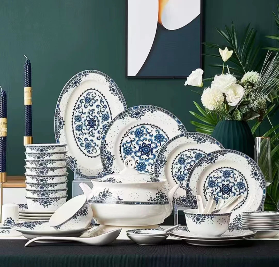 Porcelain Tableware Set Luxury 18-head Blue and White Dinnerware Sets Ceramic Blue Italian Teapot Napkin Rings Set of 4