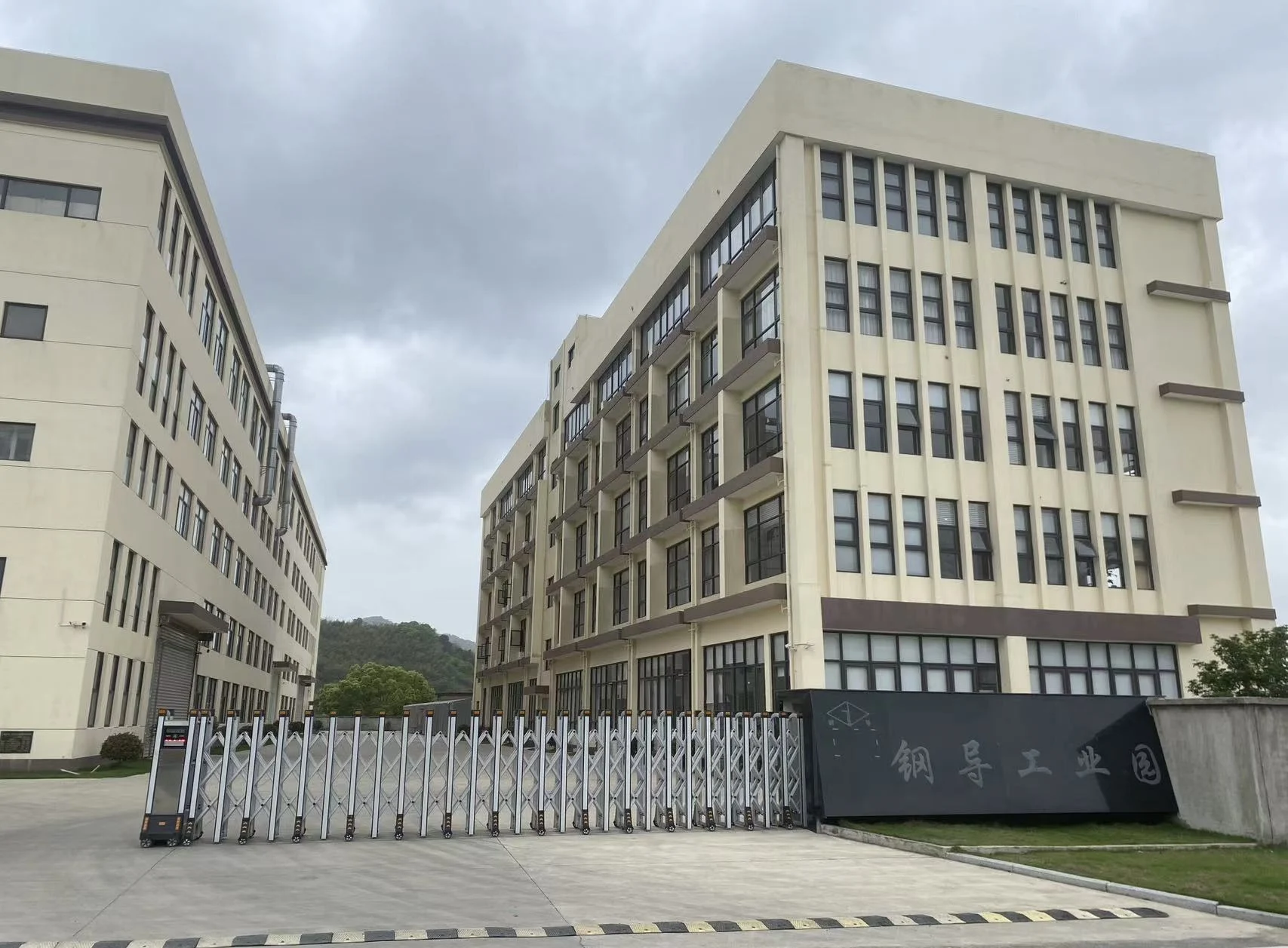 New styles Metal big wheels tool pit cart Customizable heavy duty workbench factory ESD workbench