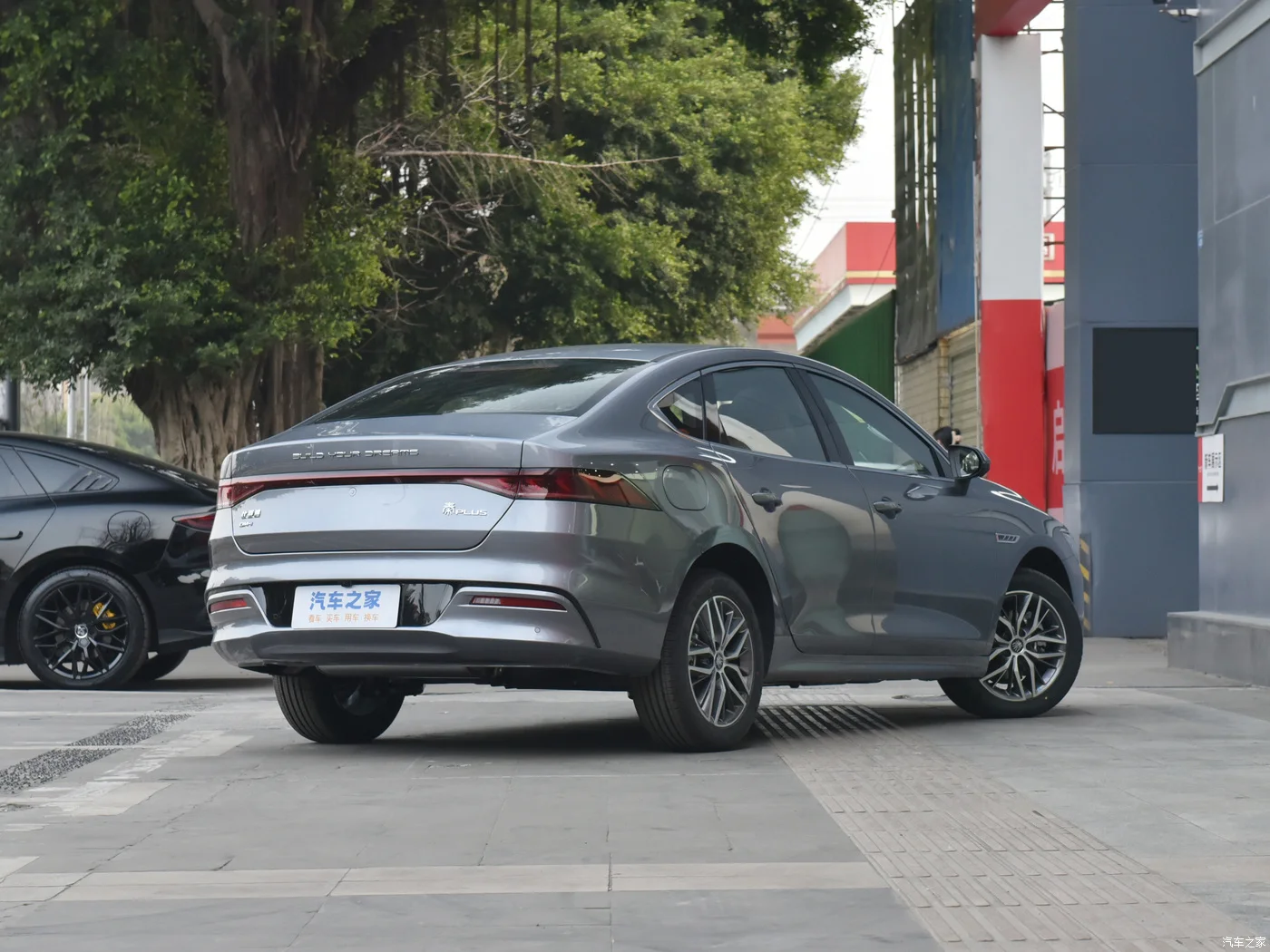 Популярный чистый электрический спортивный автомат Byd Qin Pro EV используется 2023 флагманский 4-дверный 5-местный седан Новый энергетический автомобиль byd qin autos