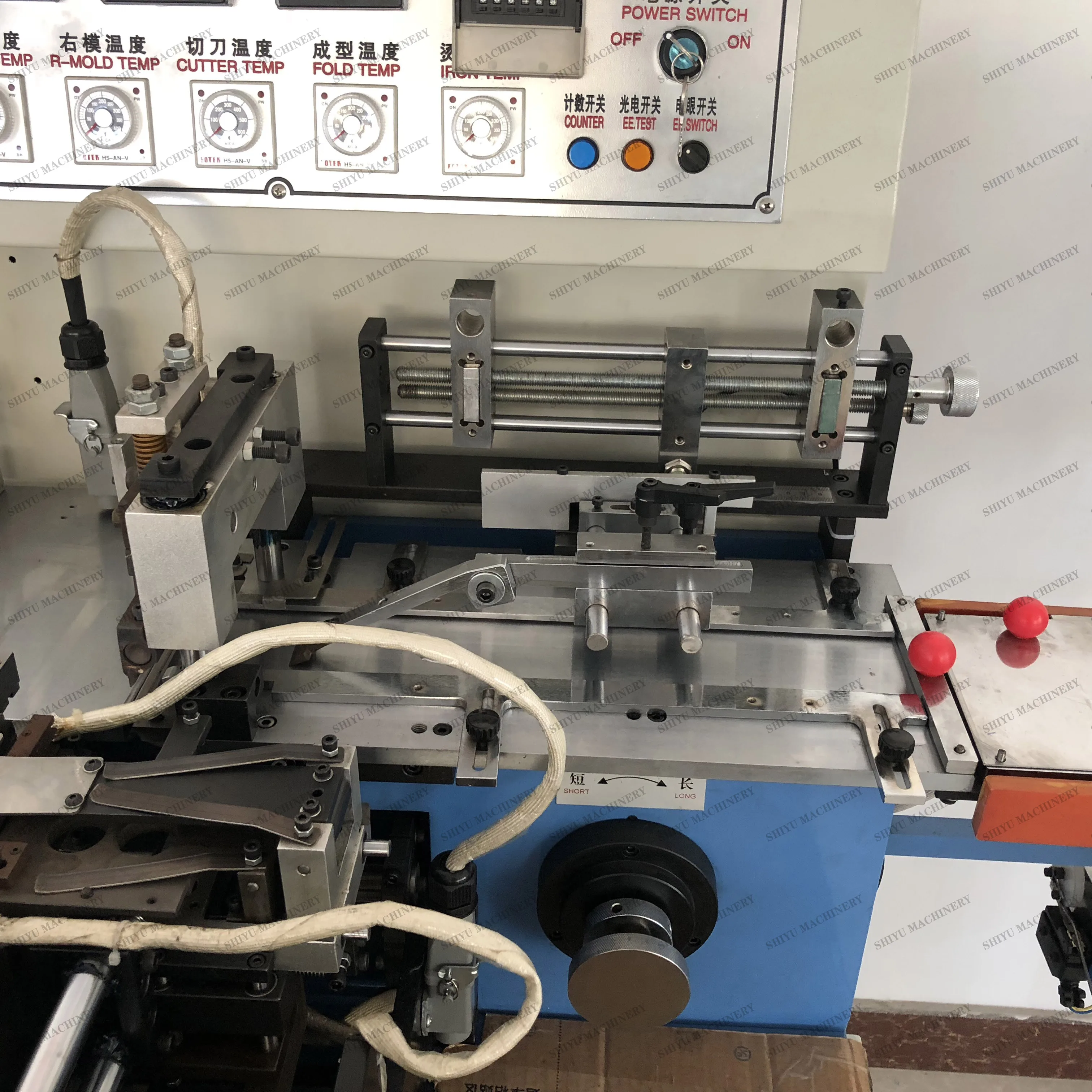 Woven label cut and fold machine garment satin label cutting and folding machine