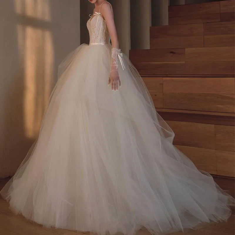 Modern Luxury Simple Bridal Dress French White Sleeveless Wedding Gown Dress Online Lace Vintage Classic Wedding Dresses