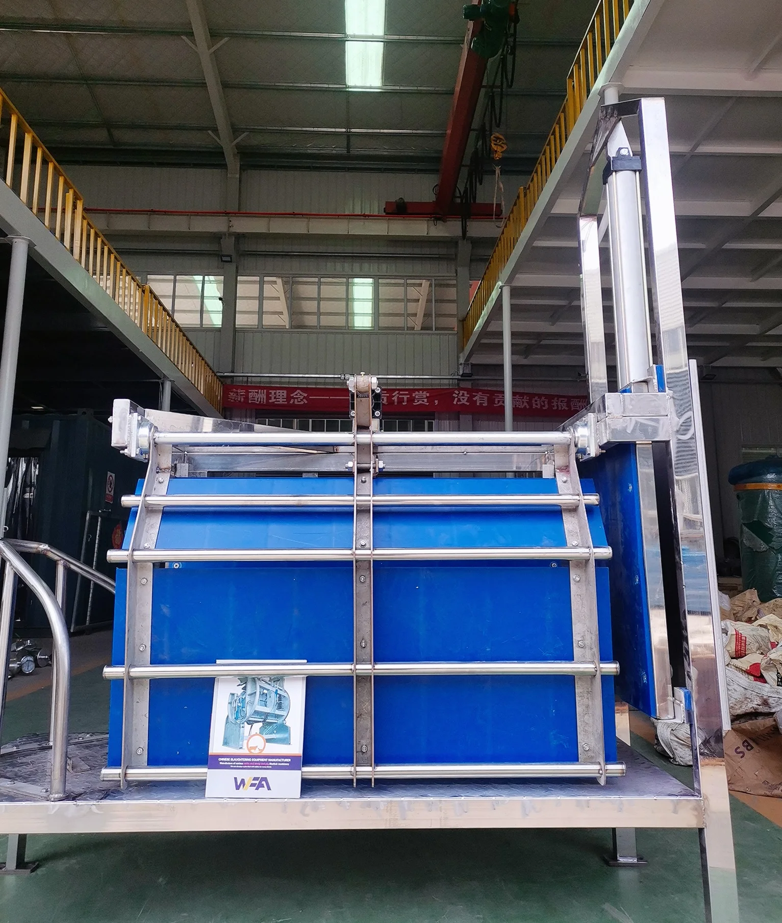 Hot Sale Livestock Abattoir Equipment Pork Meat Processing Line Slaughterhouse Stunning Box For Pig Processing Plant