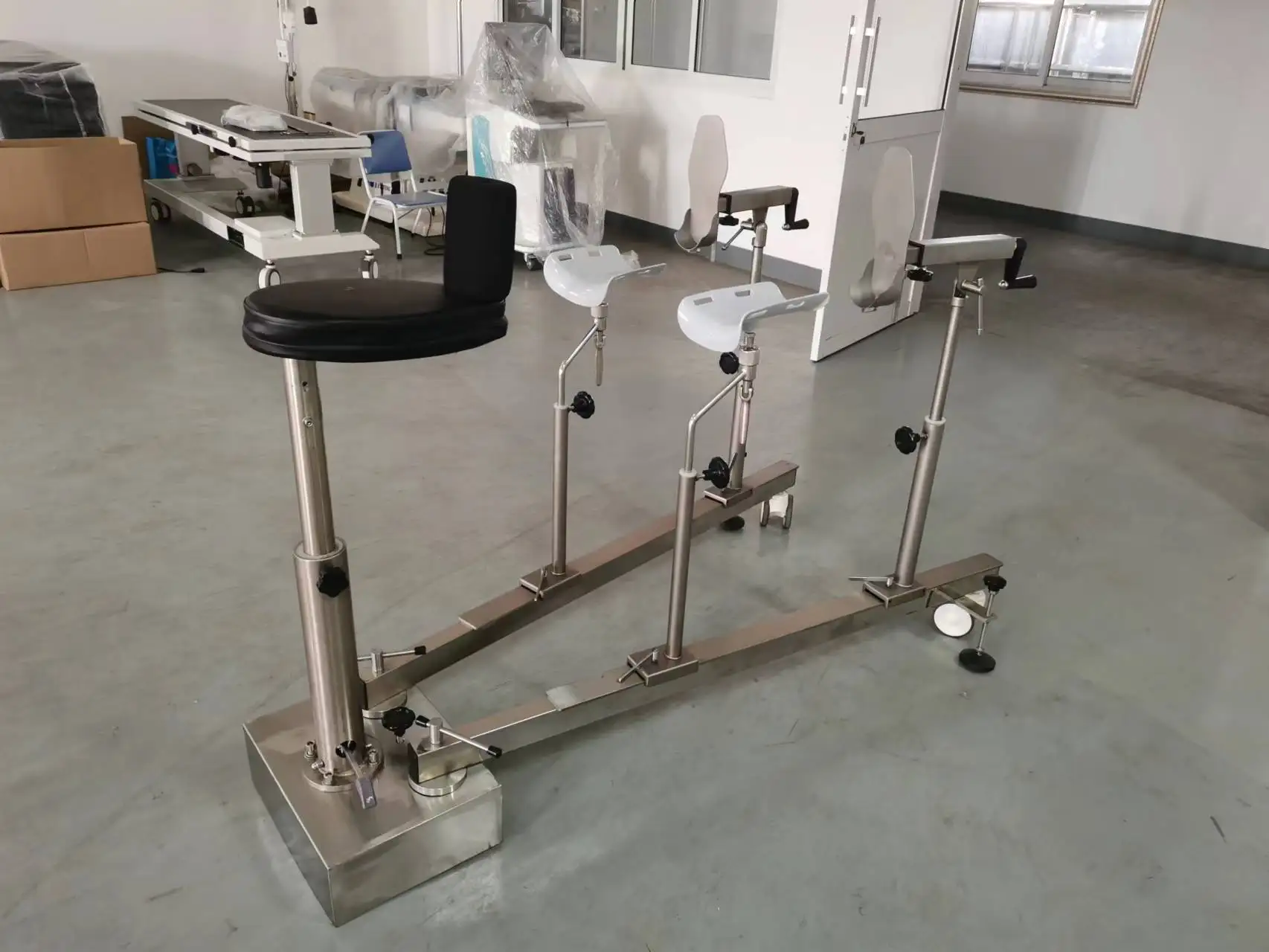 Factory direct medical equipment Multi-purpose stainless steel orthopedic operating table traction rack