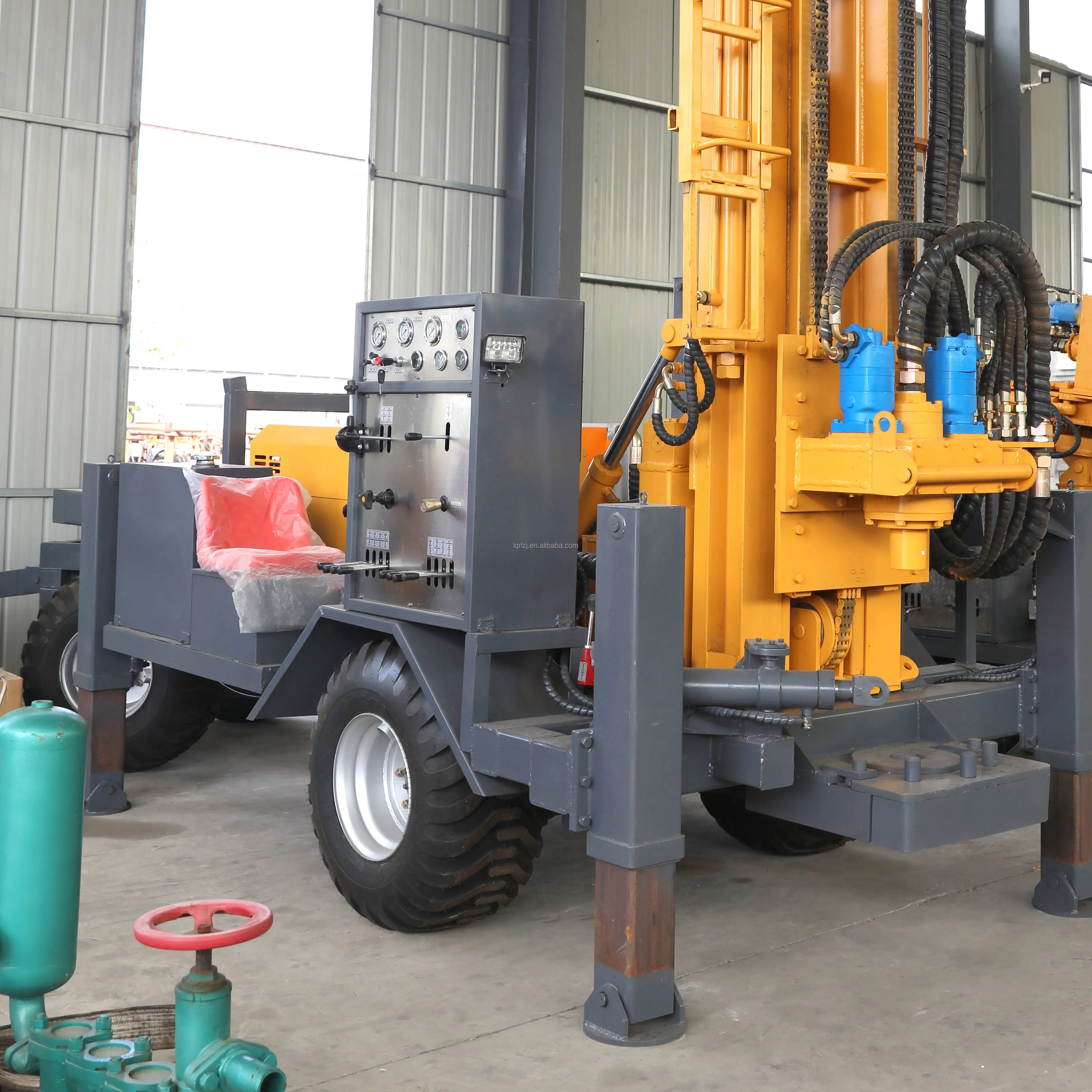 full hydraulic wheeled pneumatic water well drilling rig 300T wheeled water digging machine,underground water drilling rig