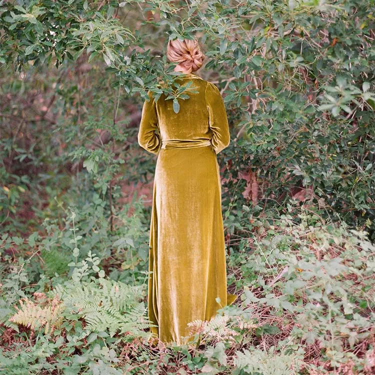 Beautifully Notched Collar Silk/Rayon Blend Velvet  Unlined  Silky  Long  Luxury  Velvet Robe