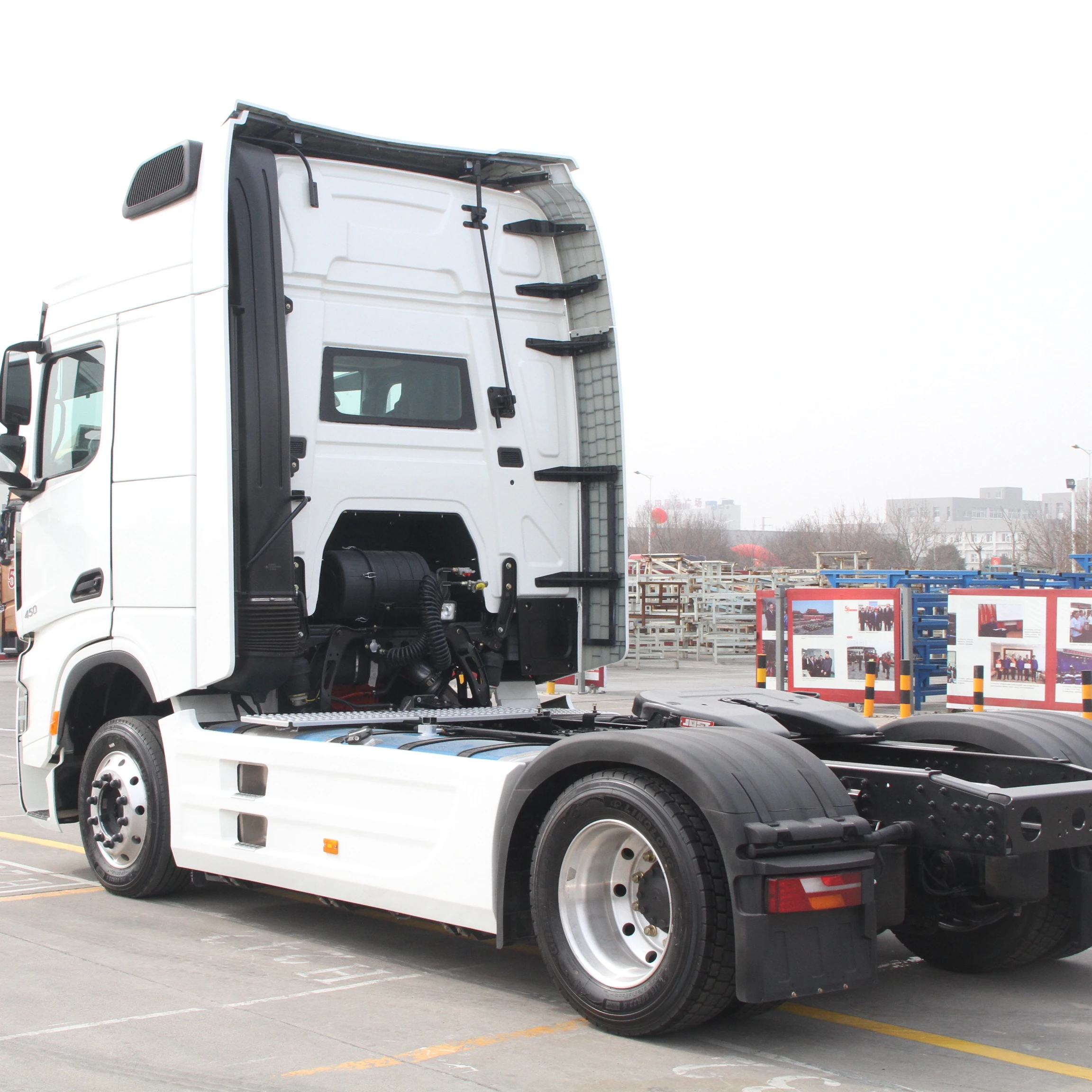 New Shacman X6000 6*4 450 Hp Color Blue Tractor Truck