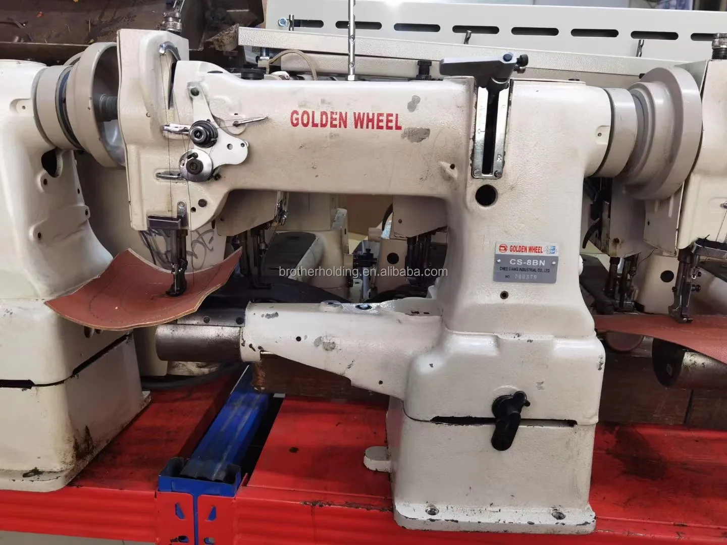 Used Golden Wheel CS-8B Single Needle Unison Feed Cylinder Bed Industrial Sewing Machine for Shoes Stitching