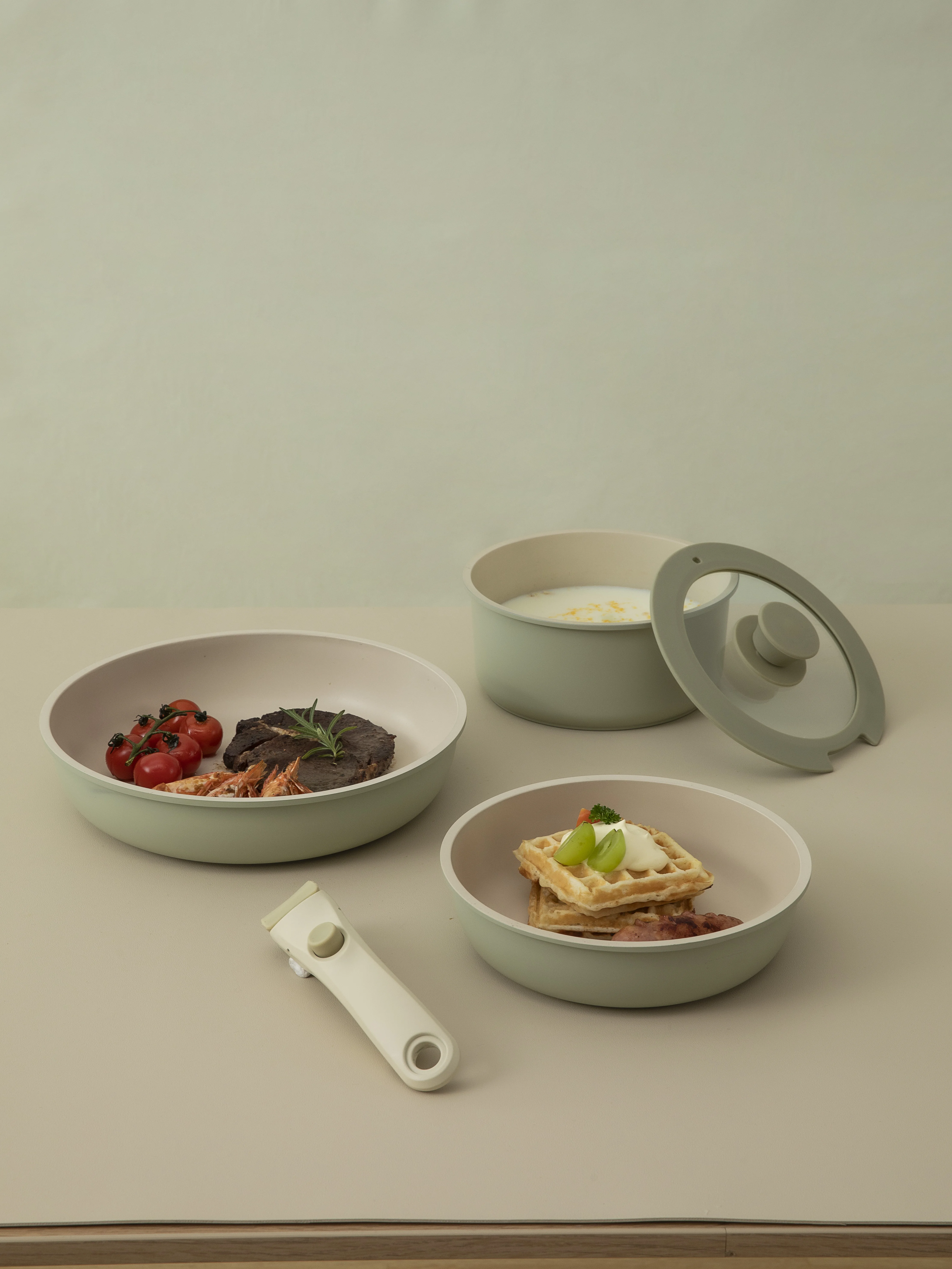 Carote Eight Mile Place Collection, Handle Removable Non-stick Cookware Set, Including 20&26cm Frying pan + 18cm Saucepan