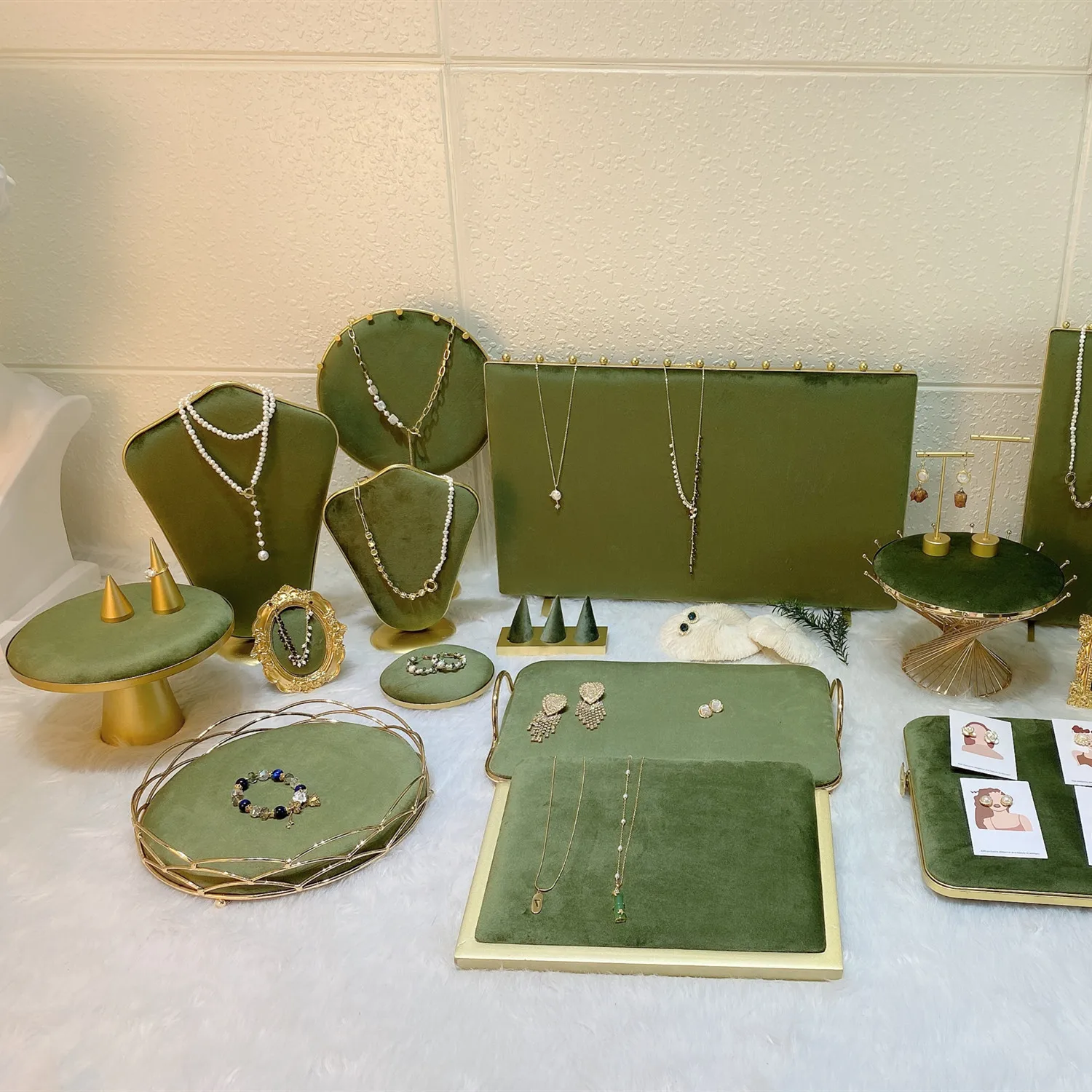 New light luxury wind avocado green set necklace Screen double-sided model tray display props wholesale