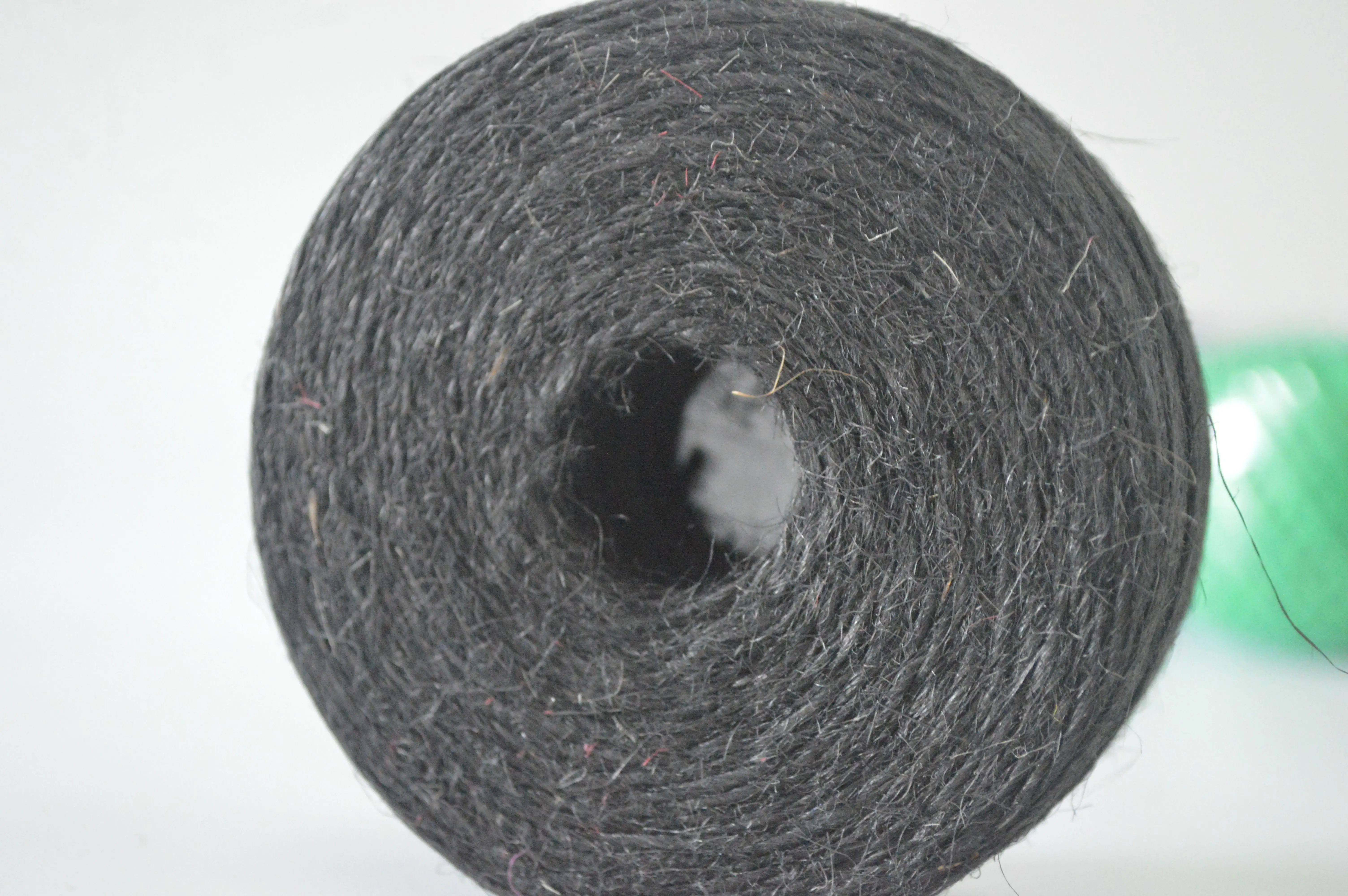 Low price reusable and washable standard quality eco friendly 100% braided jute yarn 16LBS/1PLY (black yarn)