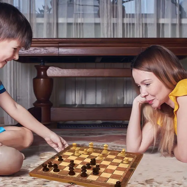 
Wooden Chess Set Foldable Chessboard and Handcrafted Chess Pieces 