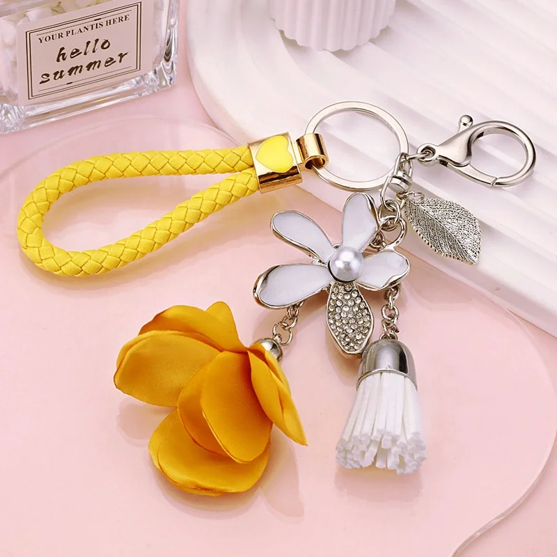Wholesale Custom Flower Tassel Colorful Pendant Simple Delicate Keychain For Gift