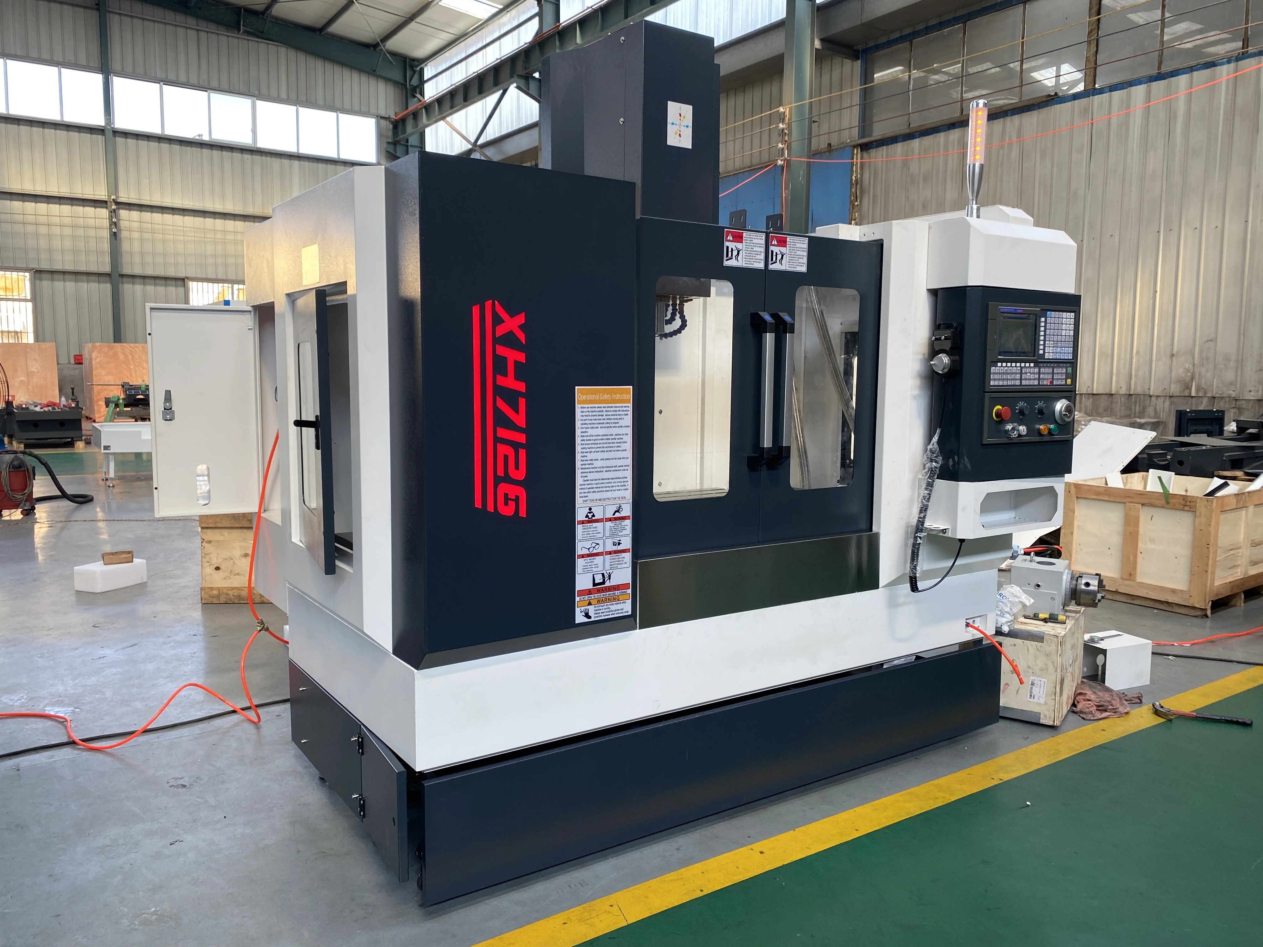 2022 Hot sale XH7126 small milling high precision CNC milling machine for metal processing