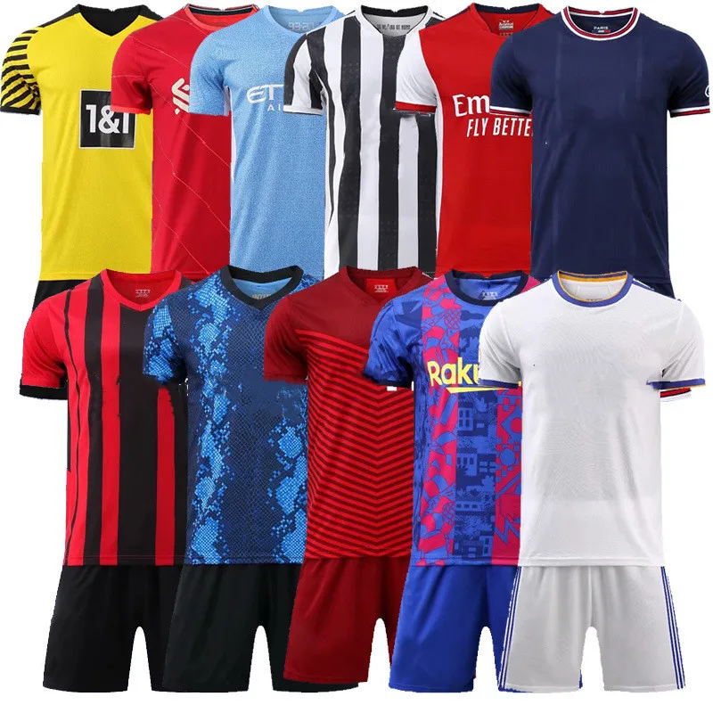 Customized Logo Classic Training Soccer Uniform Football Jersey Full Set for Men