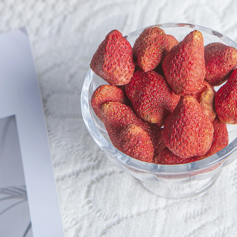 Delicious Healthy Natural Freeze Dried Strawberry Fruit Freeze Dried Strawberry Whole 25-35mm