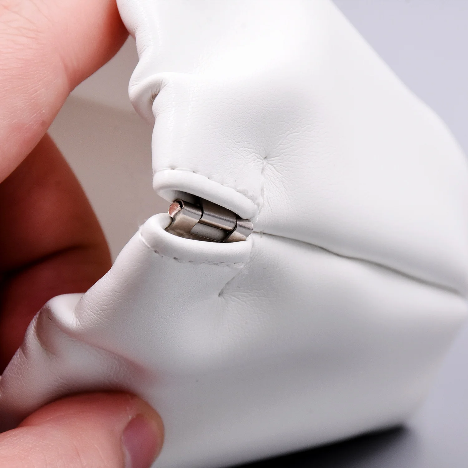 Bestpackaging Customized PU Leather Sunglasses Case Squeeze Top Soft Glasses Pouch Eyeglasses Storage Bag