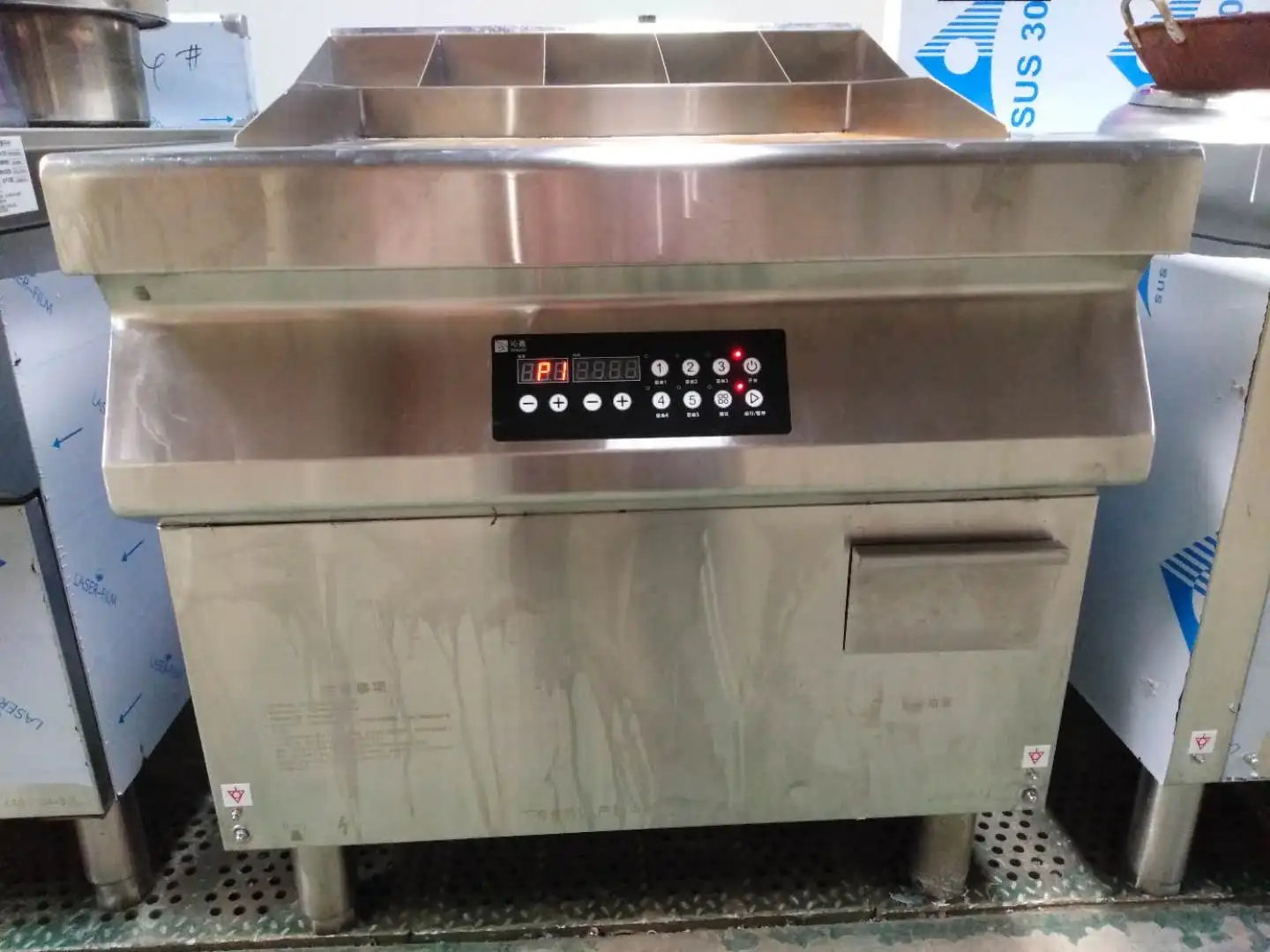8KW Upright Commercial Cast Iron Induction Flattop Griddle Teppanyaki Grill for Restaurant