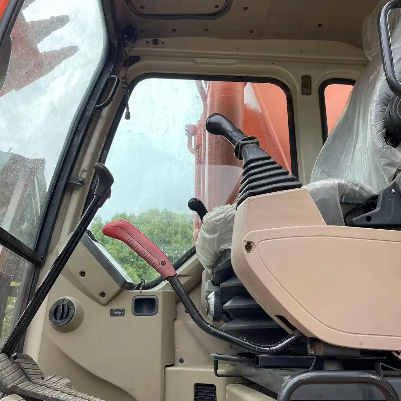 Надежный экскаватор Doosan DH420LC-7 имеющийся в наличии для тяжелой конструкции отличная производительность карьеров и раскопках